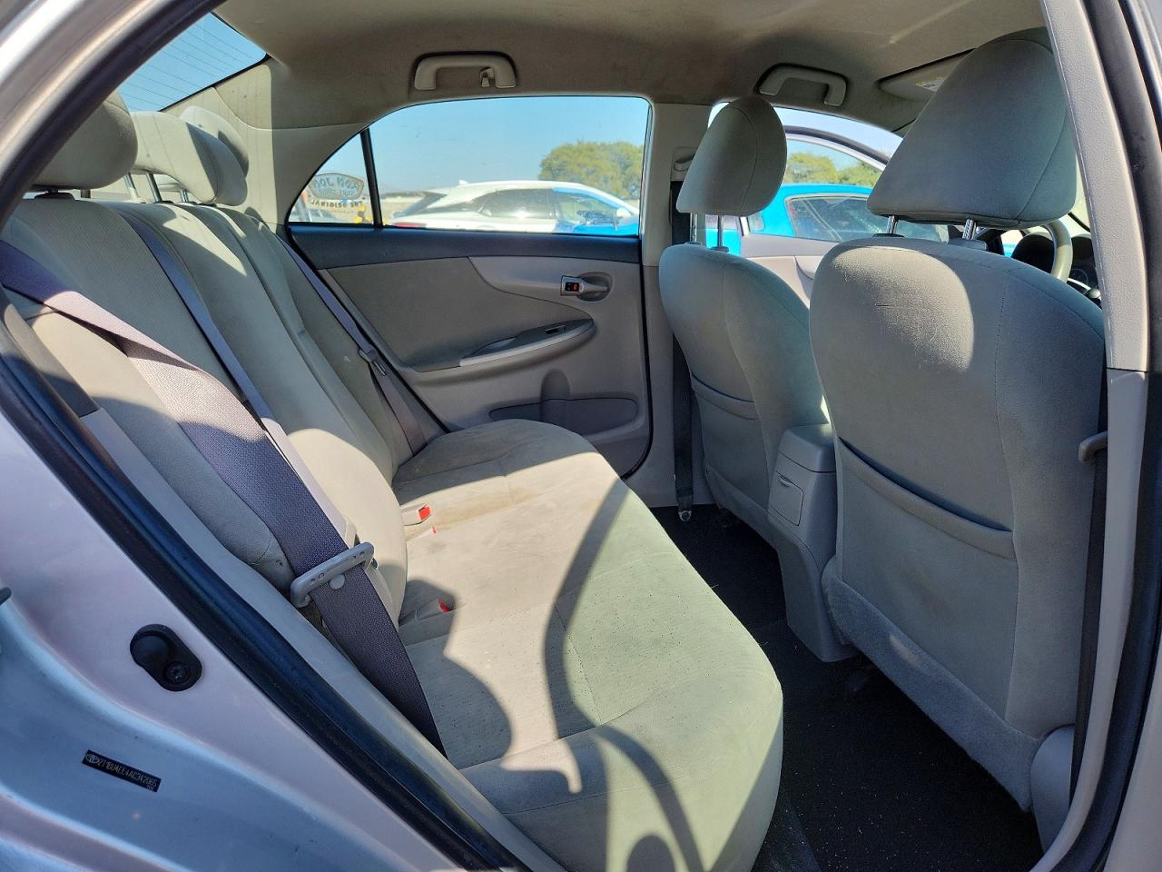 2010 Toyota Corolla Le Silver vin: 2T1BU4EE4AC342065