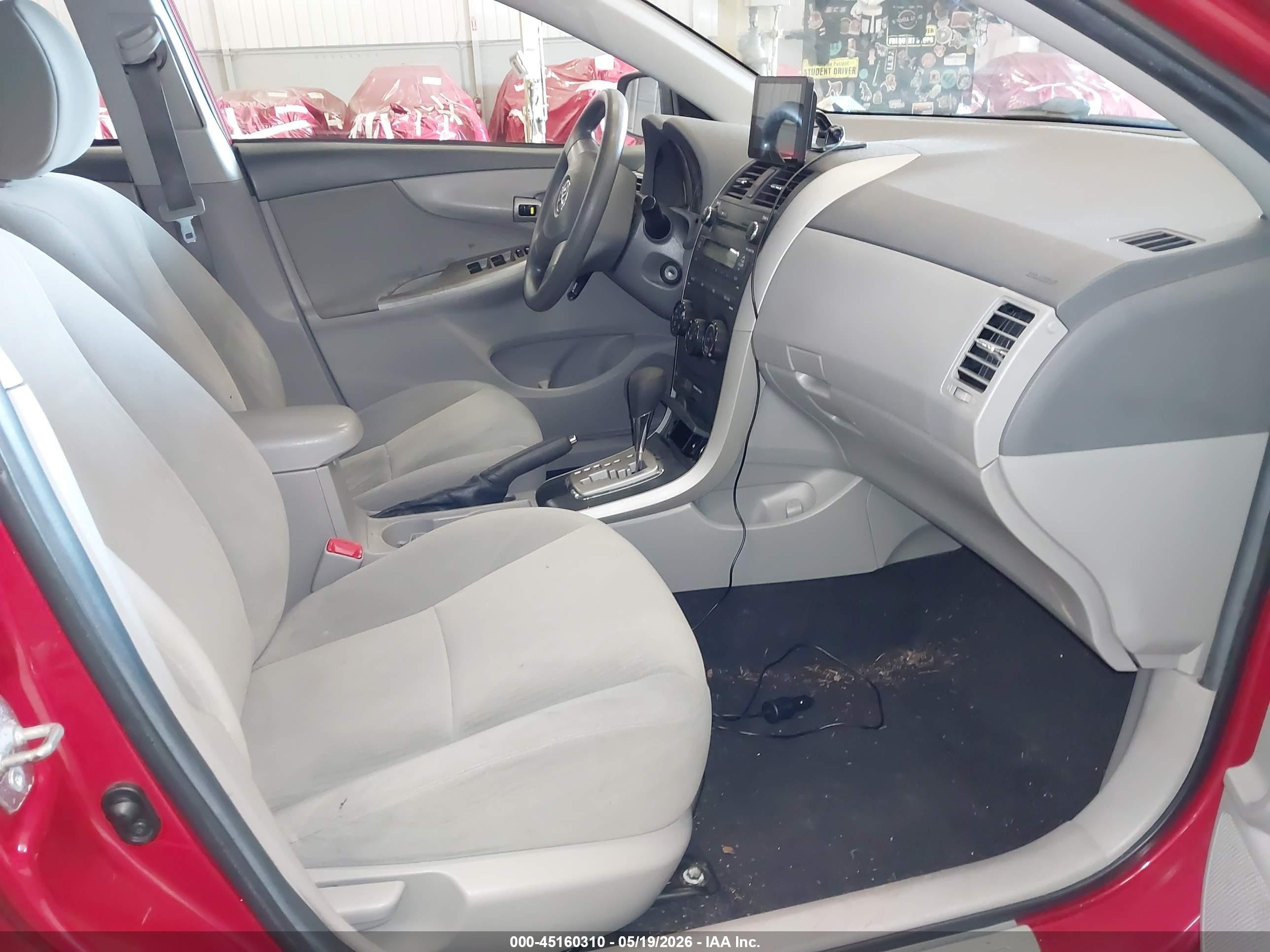 2010 Toyota Corolla Le Red vin: 2T1BU4EE4AC355754