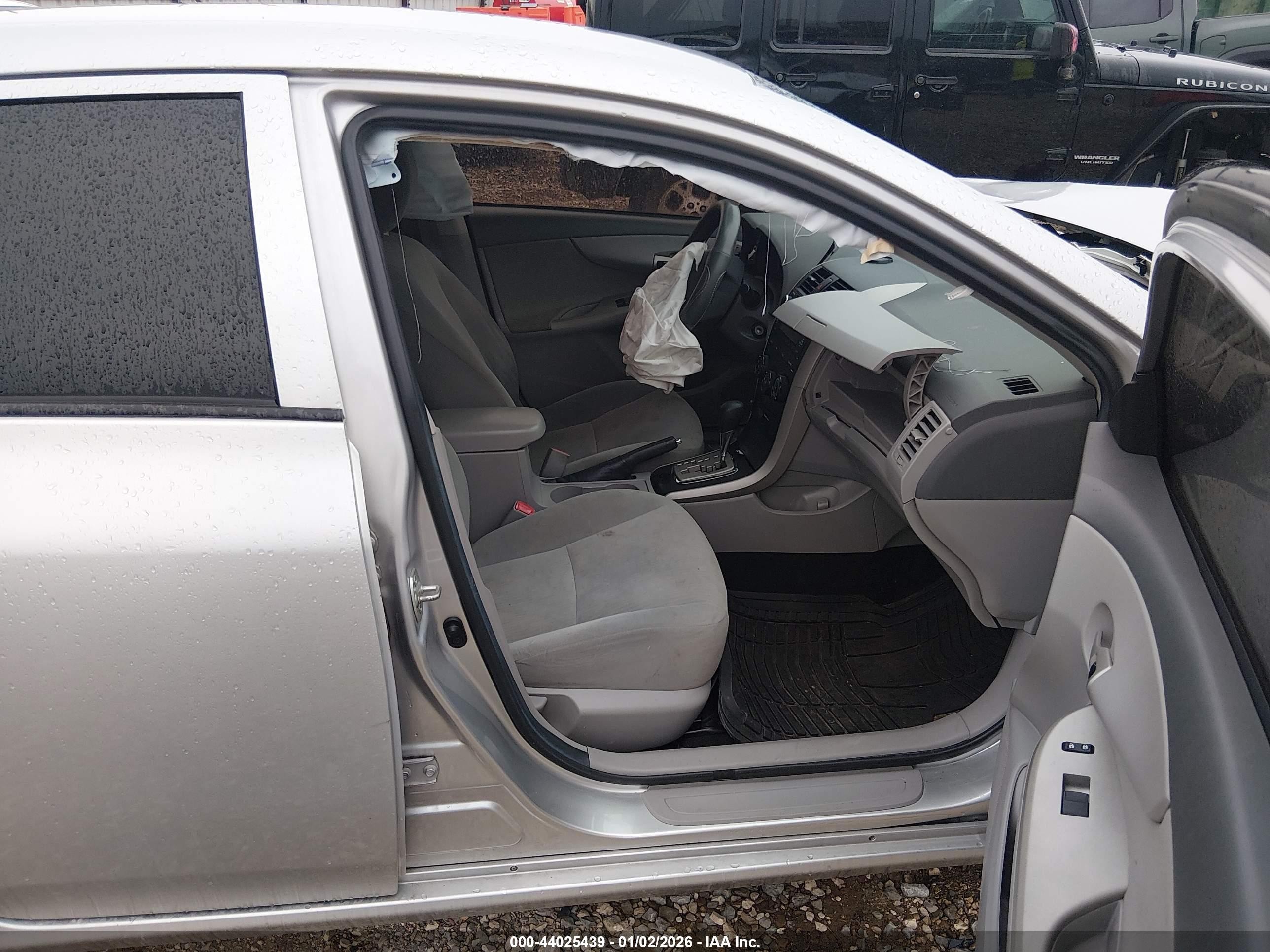 2010 Toyota Corolla Le Silver vin: 2T1BU4EE4AC361456