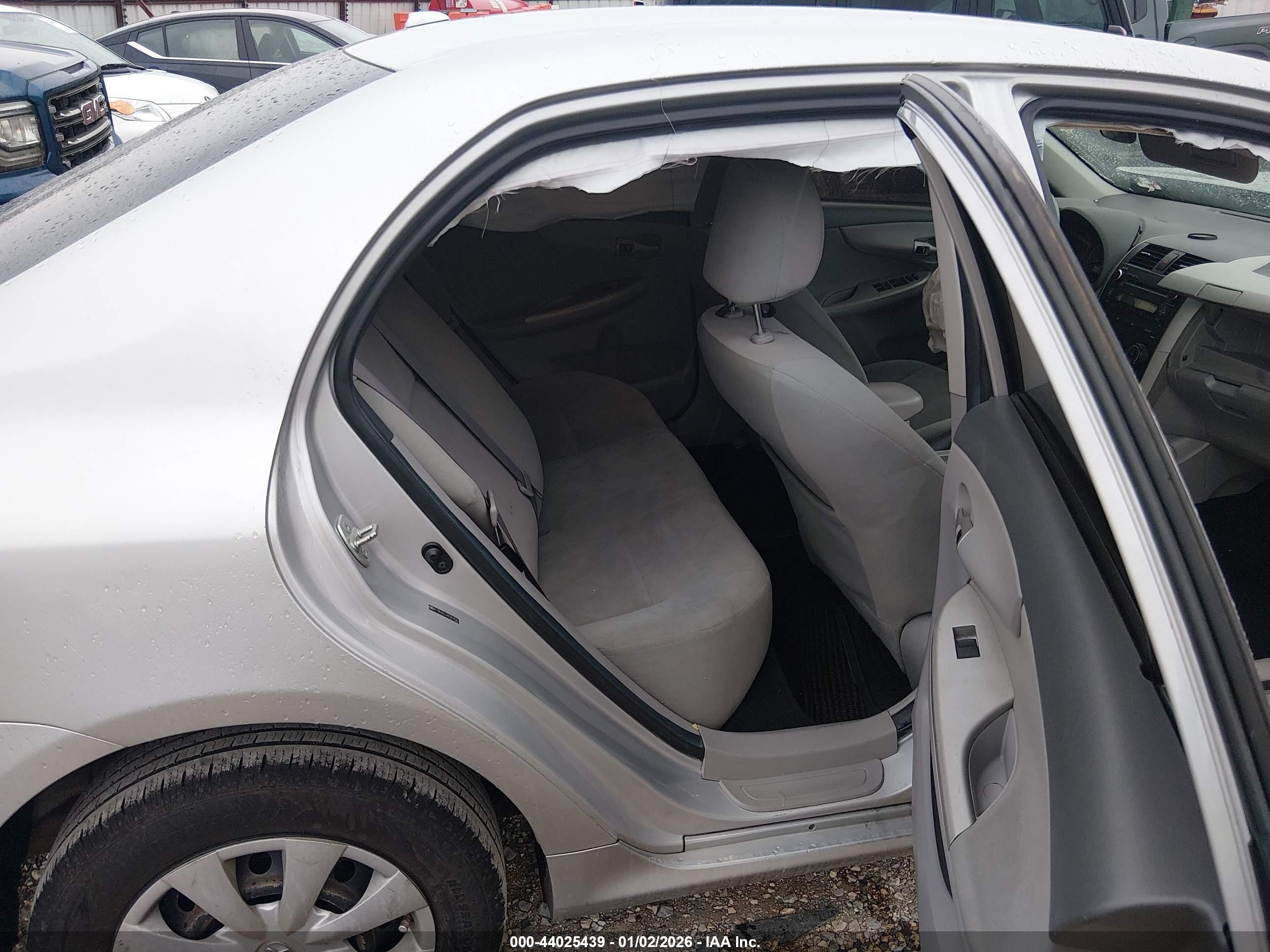 2010 Toyota Corolla Le Silver vin: 2T1BU4EE4AC361456