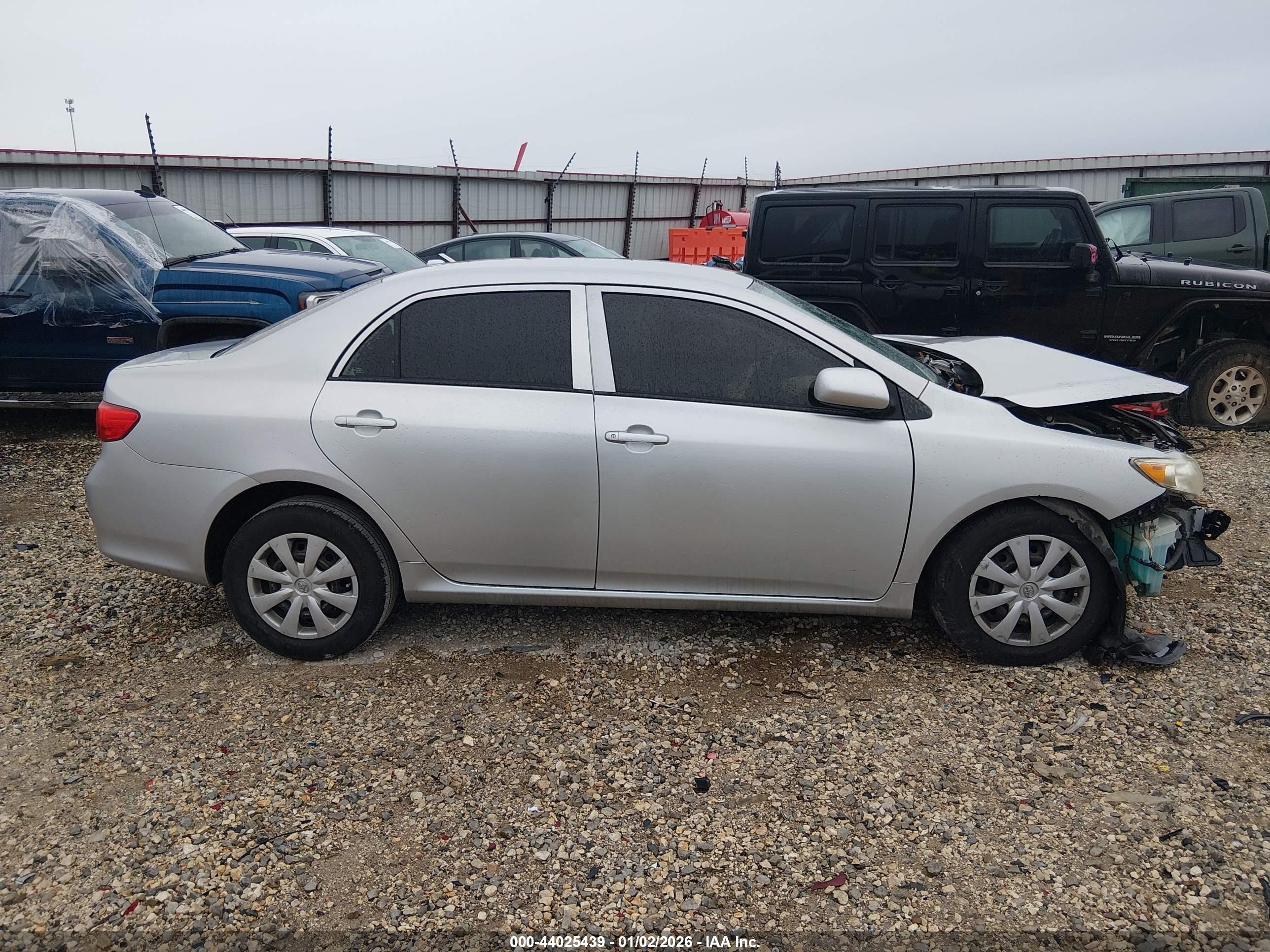2010 Toyota Corolla Le Silver vin: 2T1BU4EE4AC361456