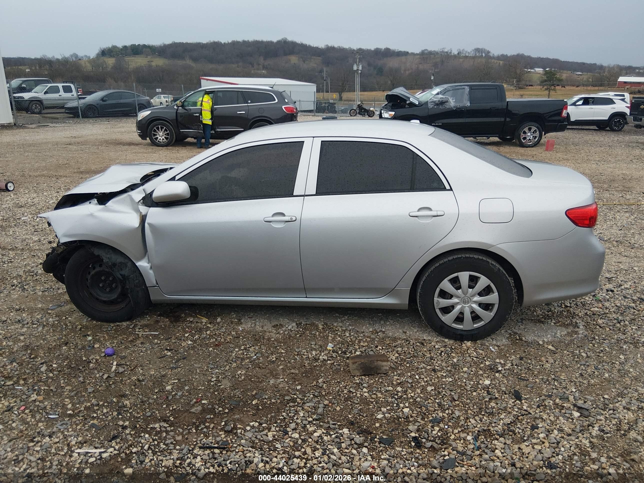 2010 Toyota Corolla Le Silver vin: 2T1BU4EE4AC361456