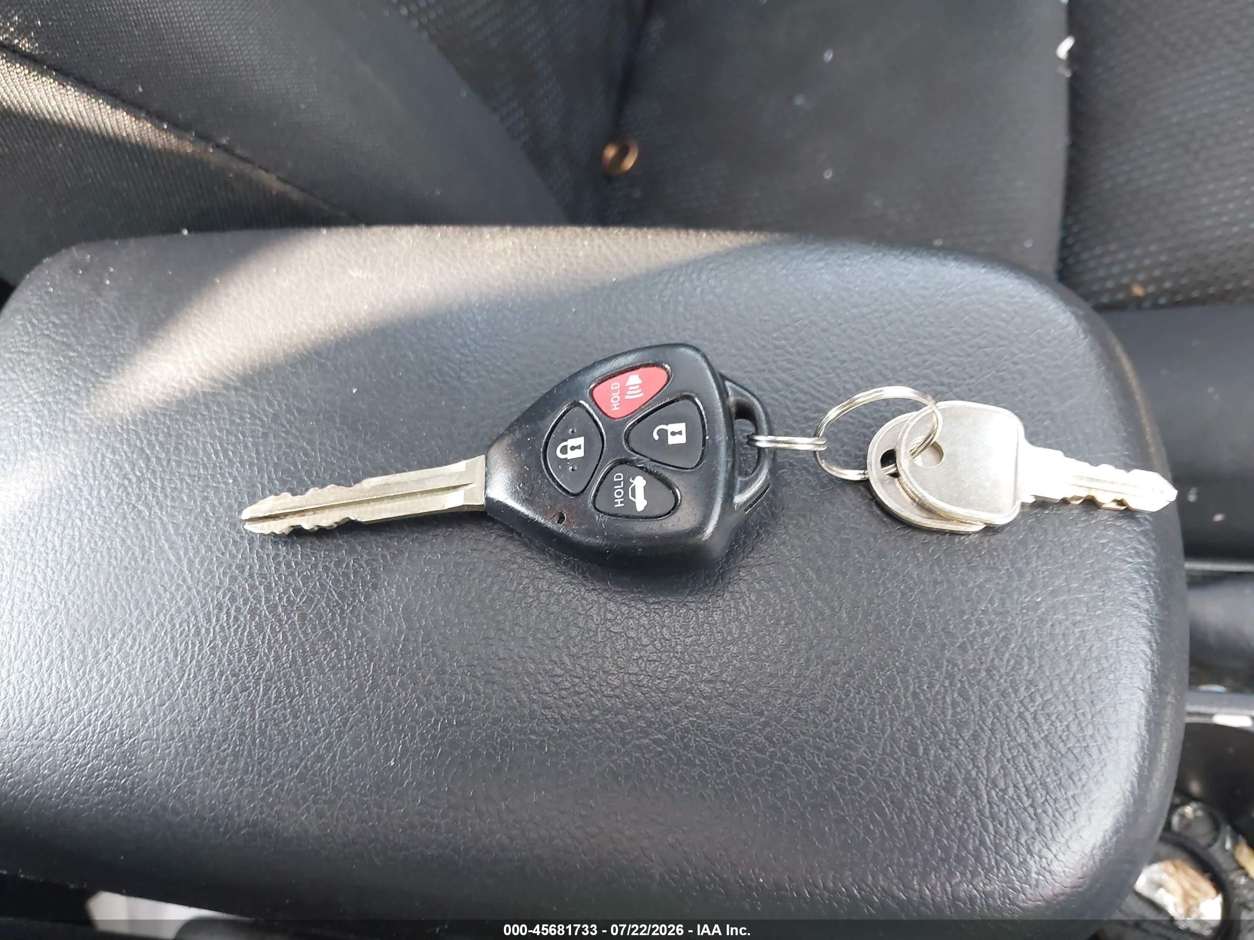 2010 Toyota Corolla S White vin: 2T1BU4EE4AC384087
