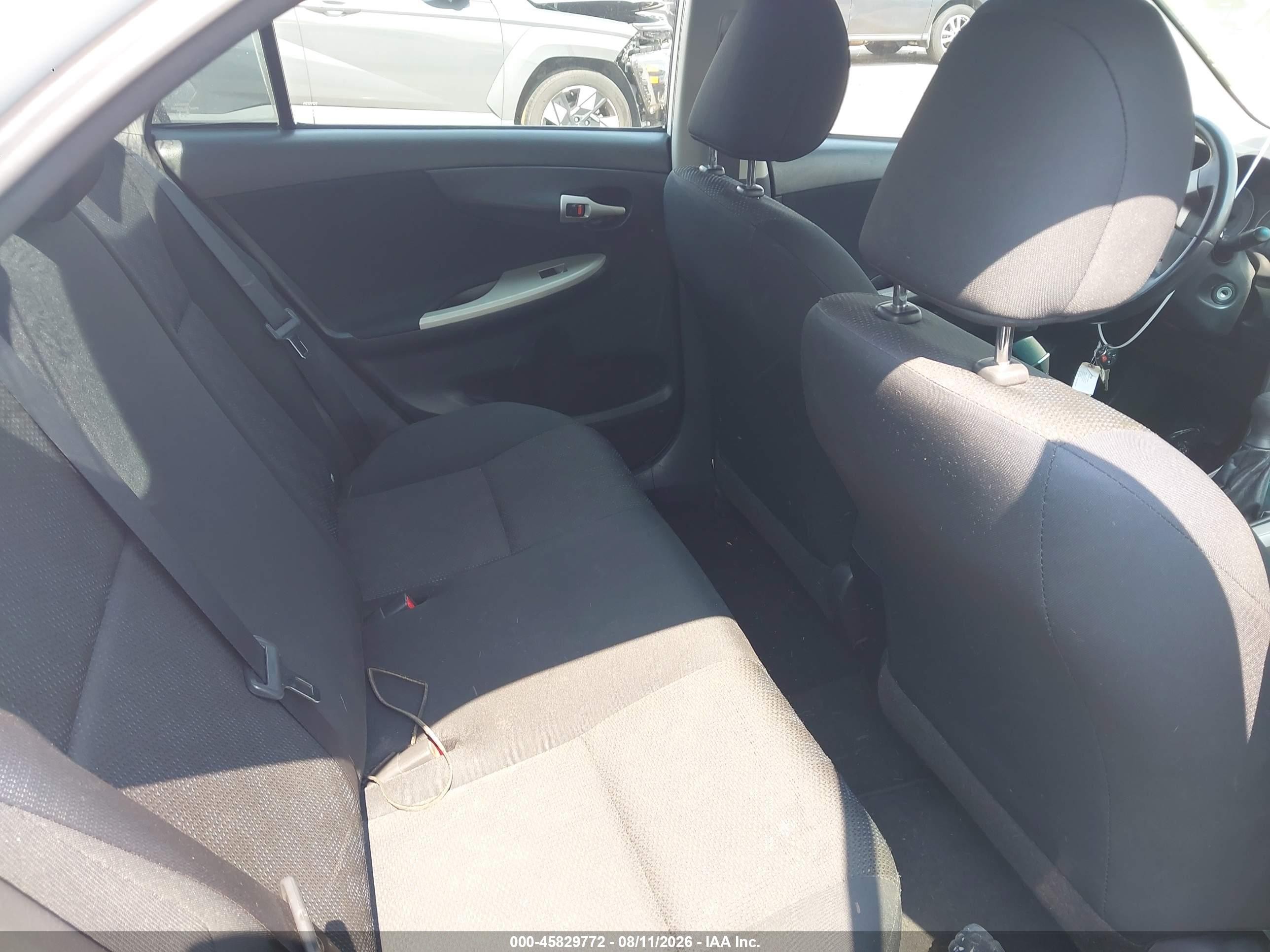 2010 Toyota Corolla S Белый vin: 2T1BU4EE4AC457555