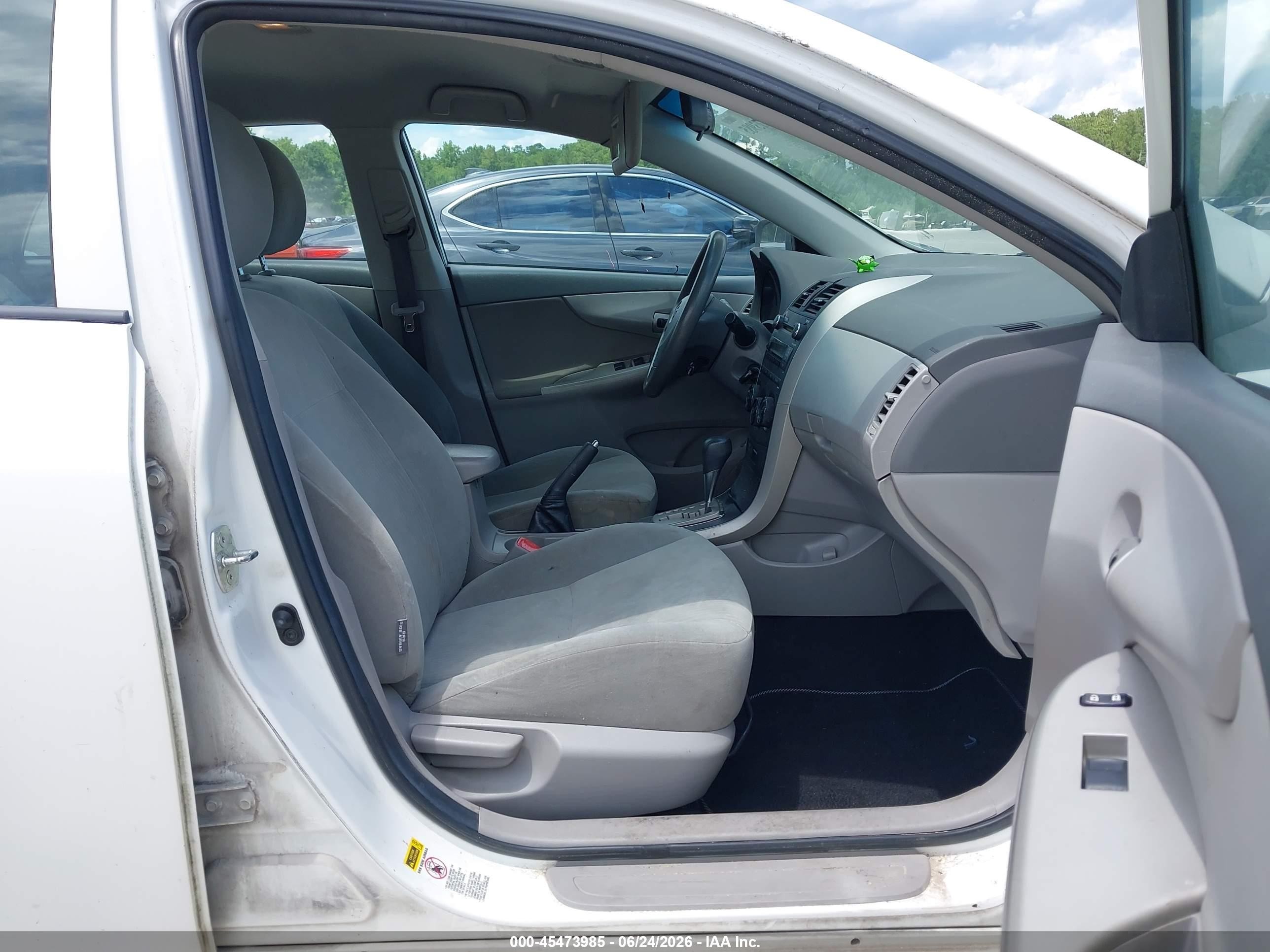 2010 Toyota Corolla Le White vin: 2T1BU4EE4AC500419