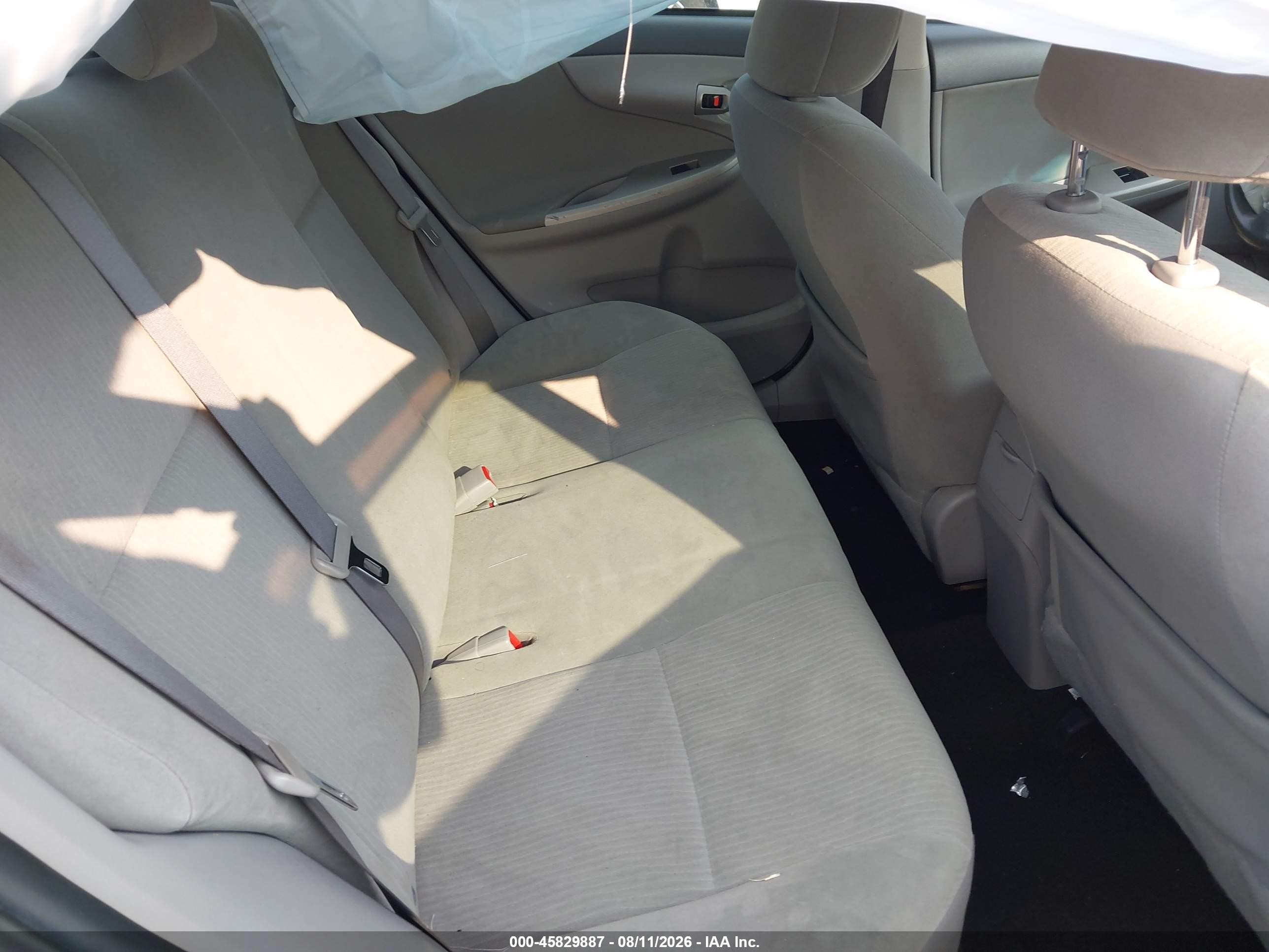 2010 Toyota Corolla Le Silver vin: 2T1BU4EE4AC519780