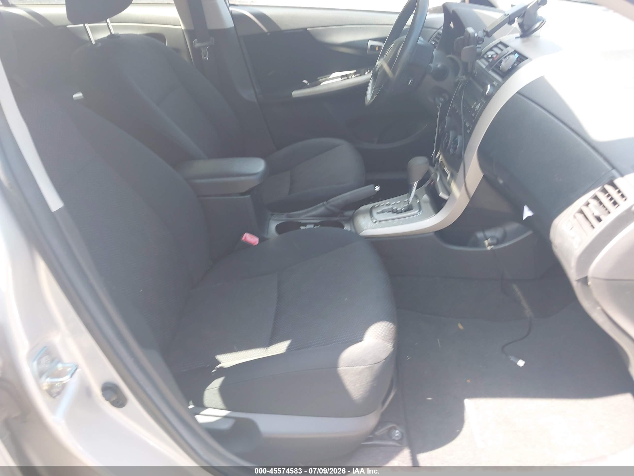 2010 Toyota Corolla S Серебряный vin: 2T1BU4EE4AC526924