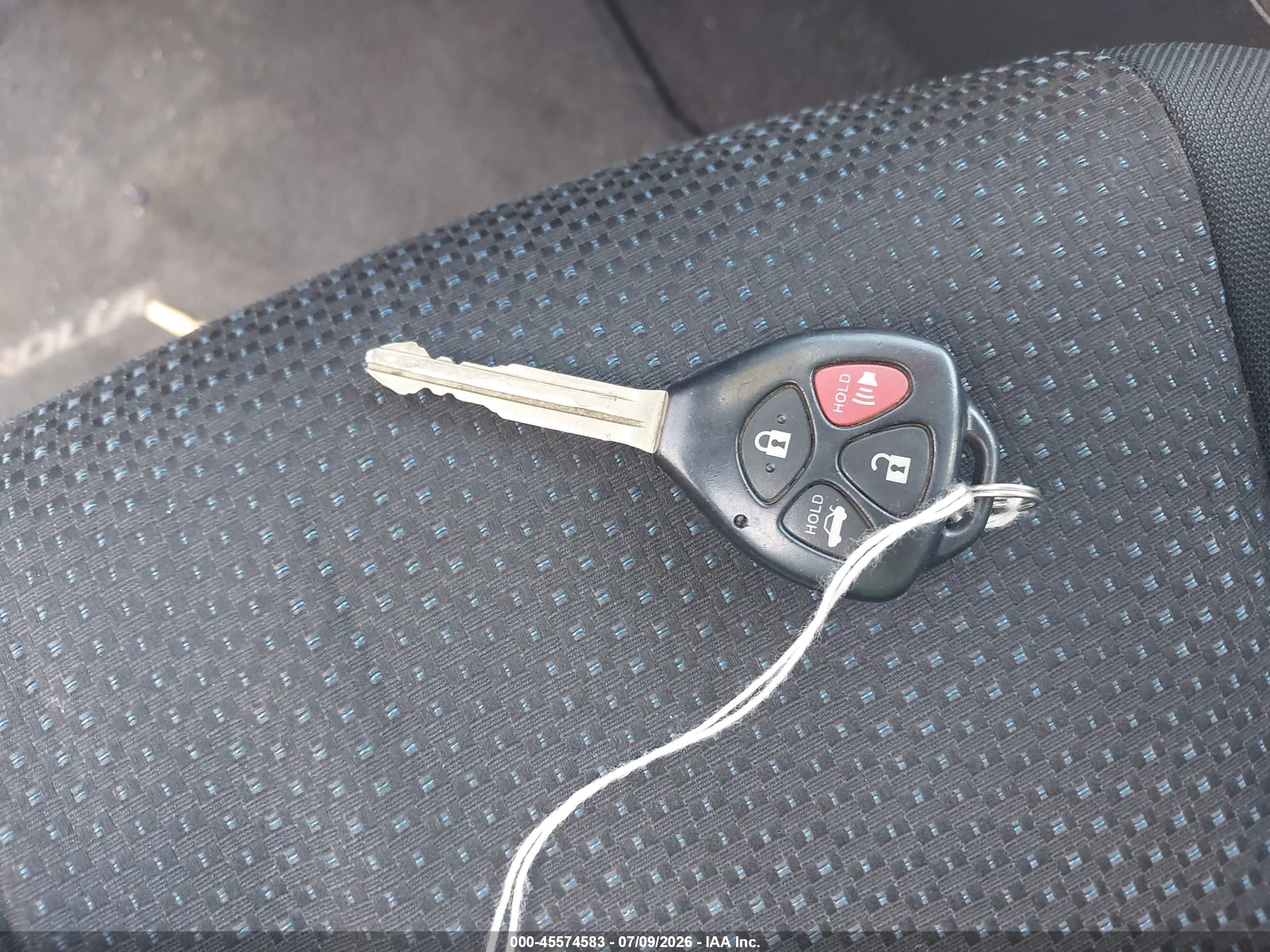 2010 Toyota Corolla S Серебряный vin: 2T1BU4EE4AC526924