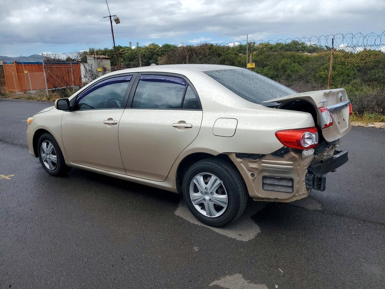 2011 Toyota Corolla Base Gold vin: 2T1BU4EE4BC543711