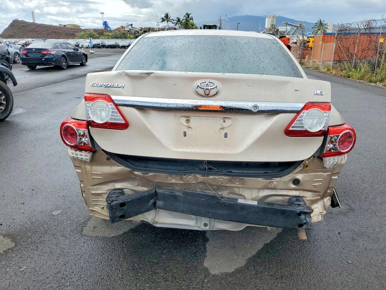 2011 Toyota Corolla Base Gold vin: 2T1BU4EE4BC543711