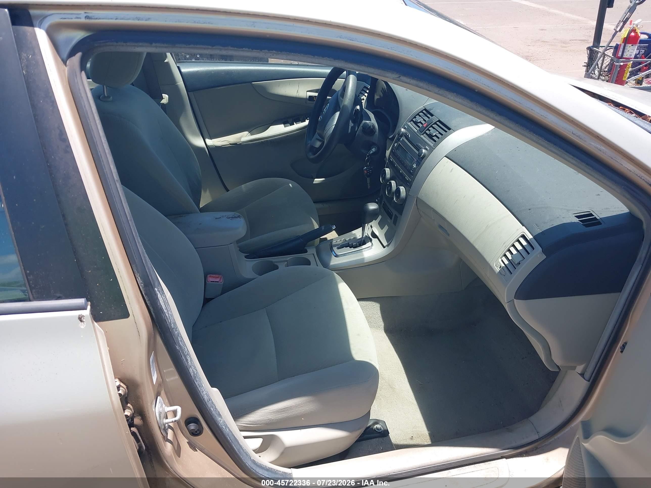 2011 Toyota Corolla Le Gold vin: 2T1BU4EE4BC546009