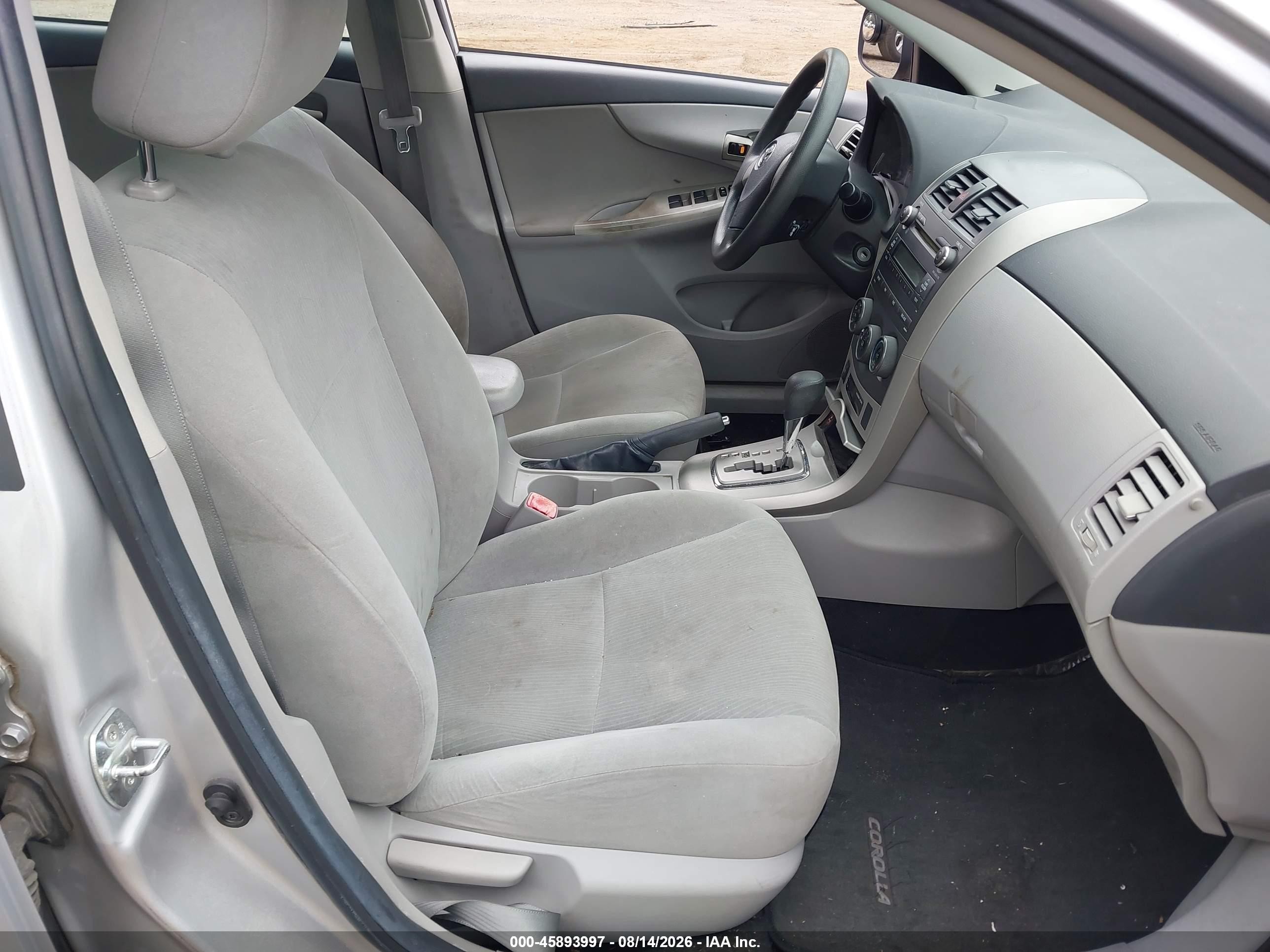 2011 Toyota Corolla Le Silver vin: 2T1BU4EE4BC561092