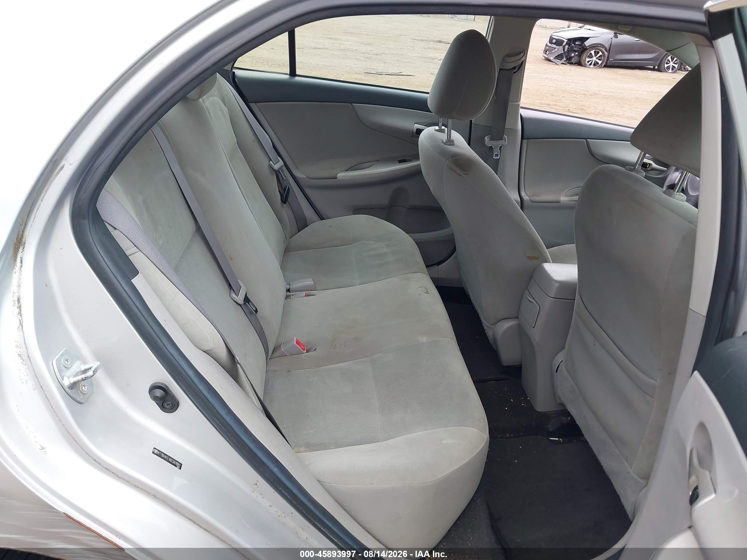 2011 Toyota Corolla Le Silver vin: 2T1BU4EE4BC561092