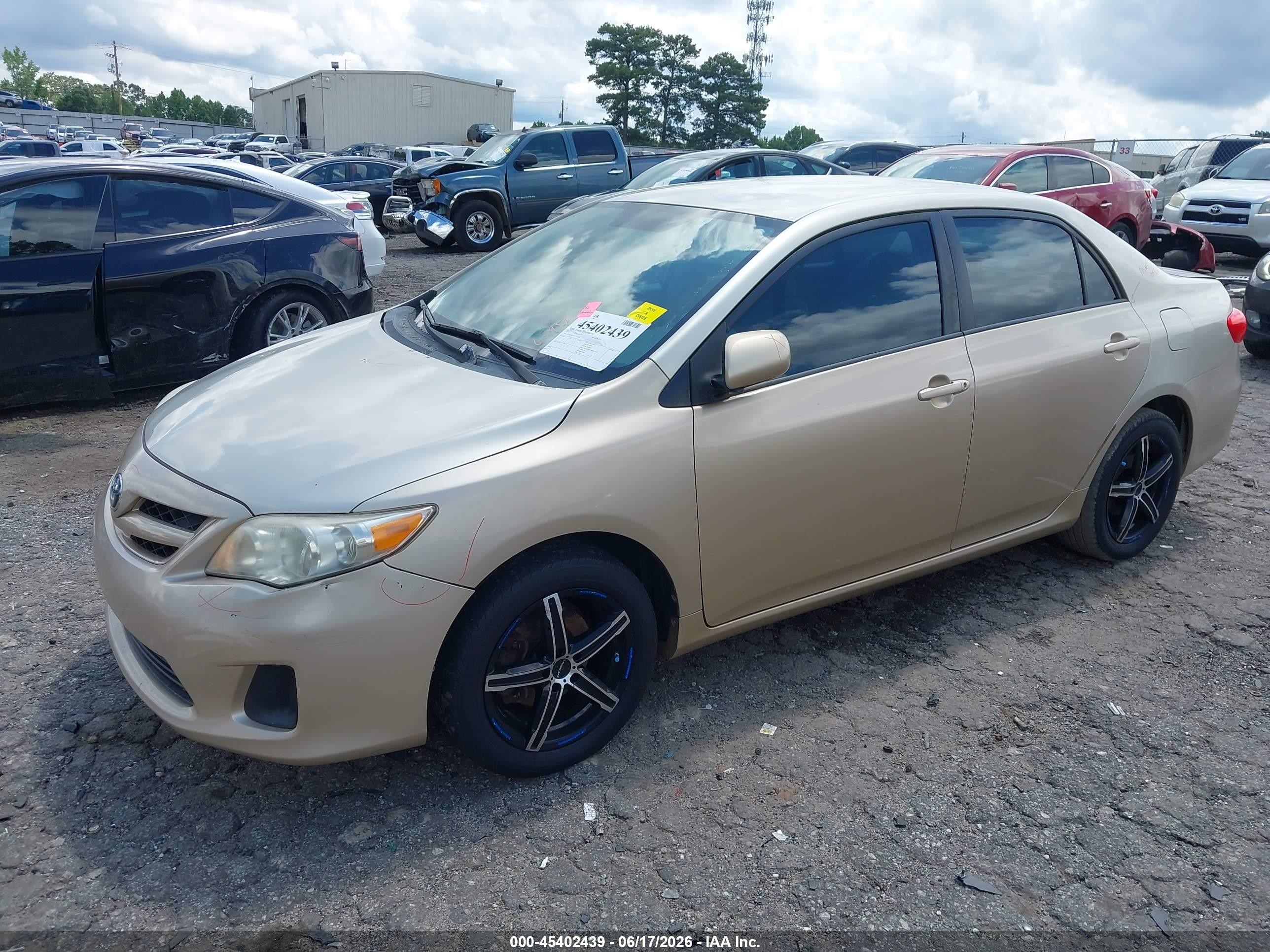 2011 Toyota Corolla Le Gold vin: 2T1BU4EE4BC571038