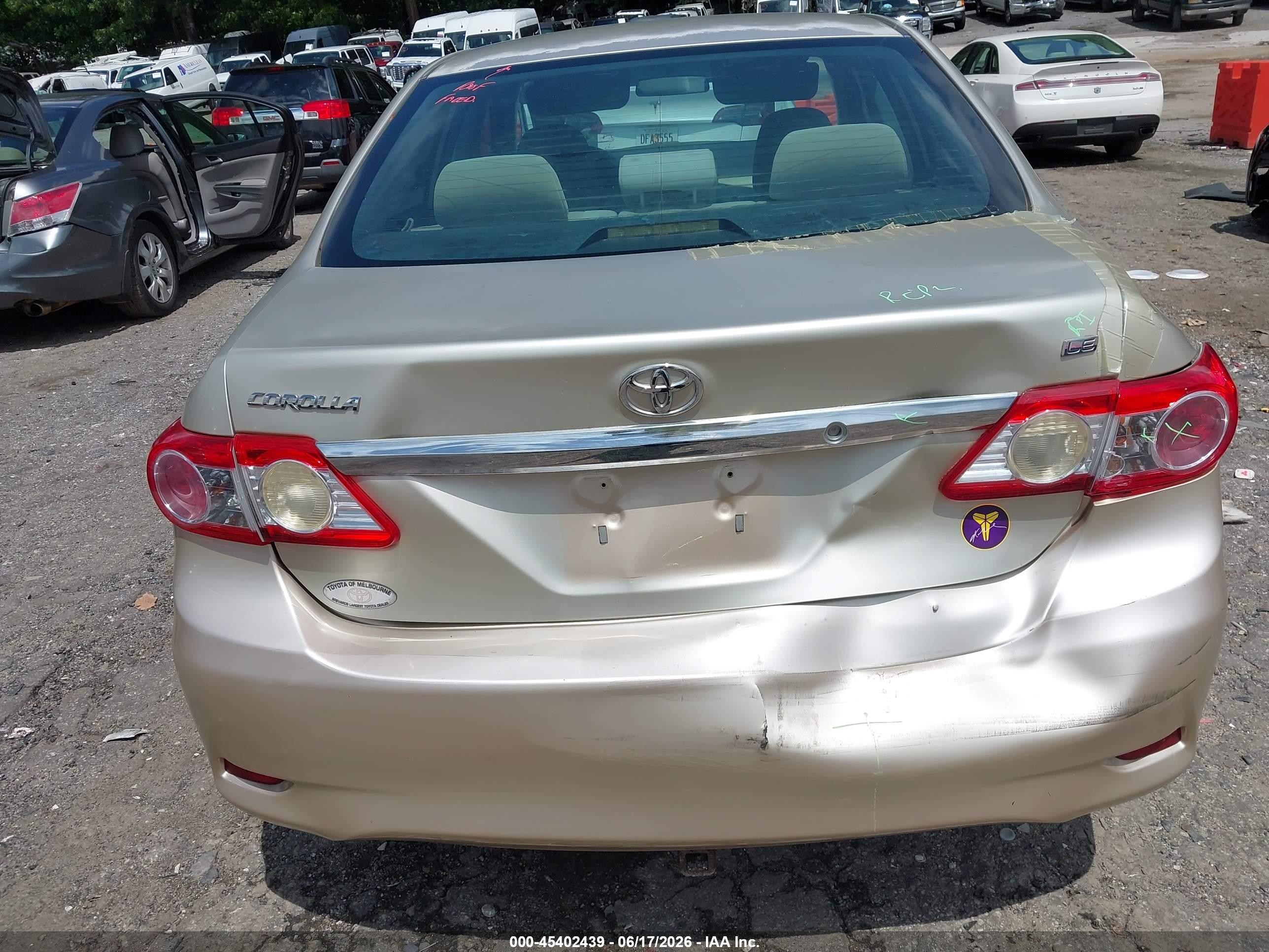 2011 Toyota Corolla Le Gold vin: 2T1BU4EE4BC571038