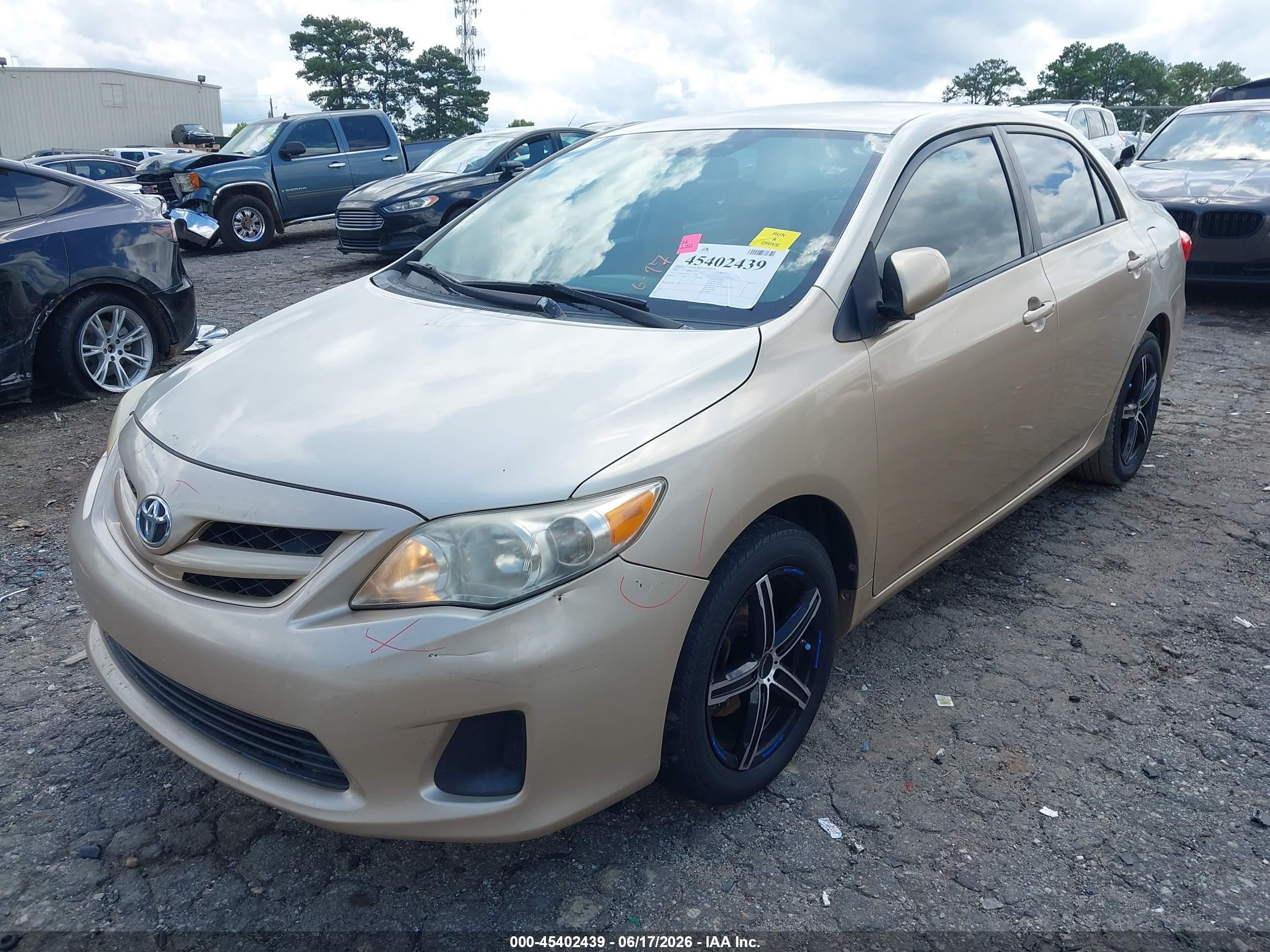 2011 Toyota Corolla Le Gold vin: 2T1BU4EE4BC571038