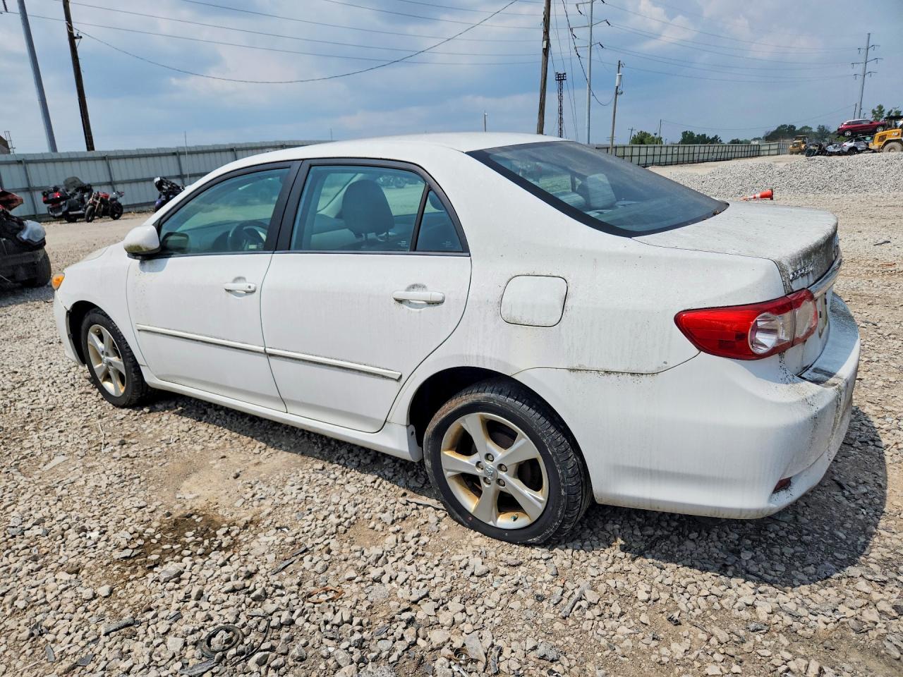 2011 Toyota Corolla Le White vin: 2T1BU4EE4BC639211