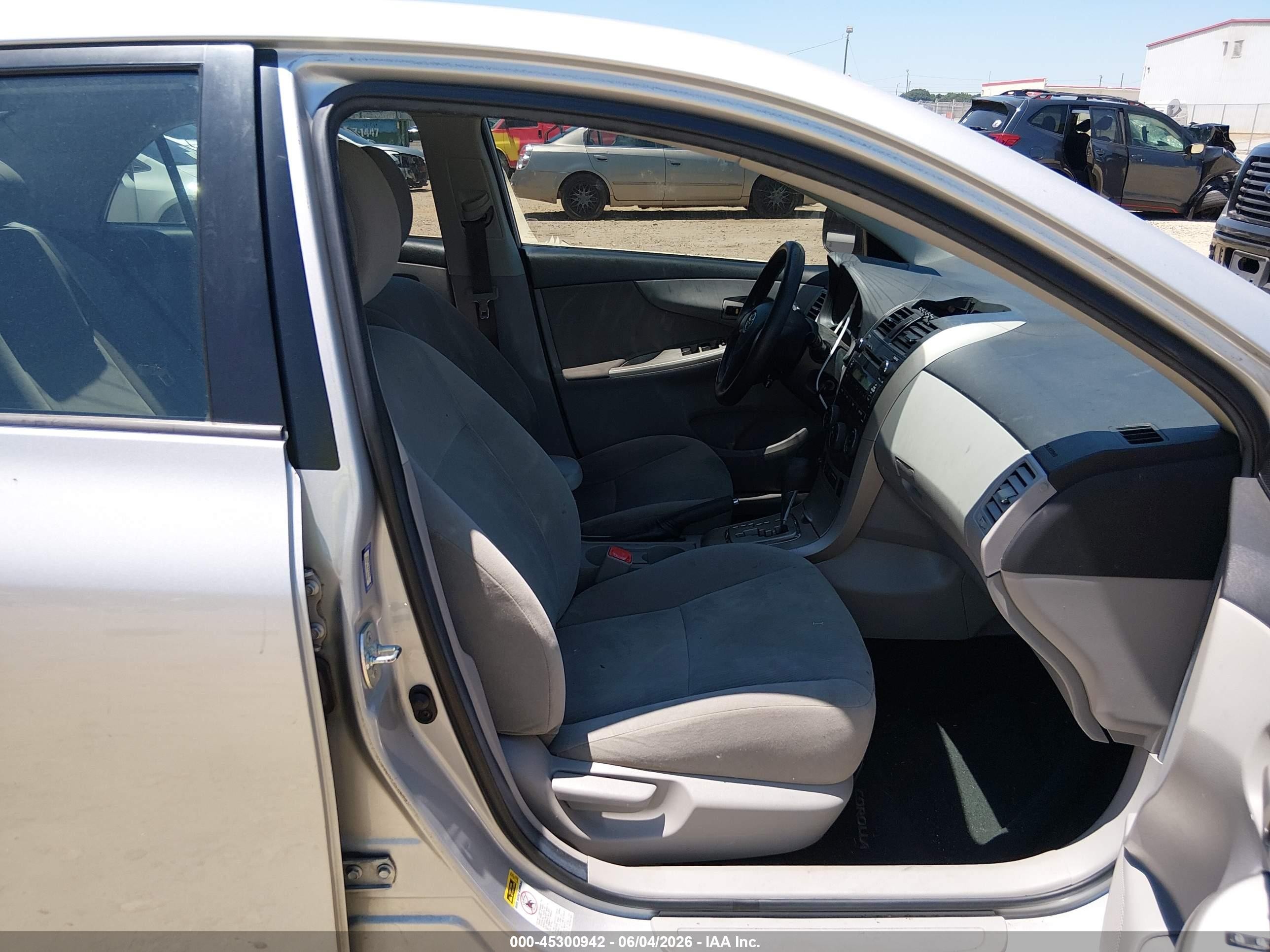 2011 Toyota Corolla Le Silver vin: 2T1BU4EE4BC644456