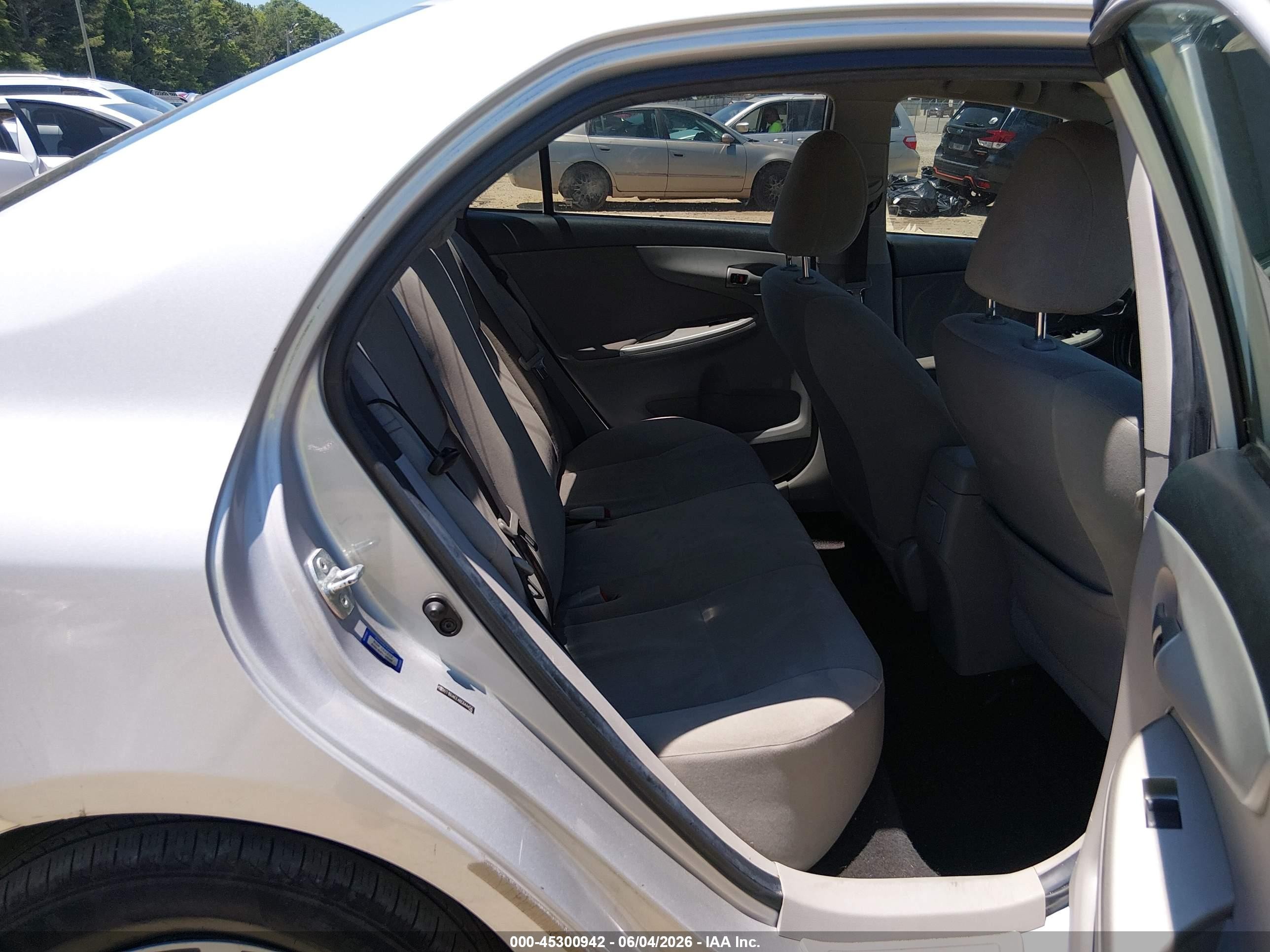 2011 Toyota Corolla Le Silver vin: 2T1BU4EE4BC644456