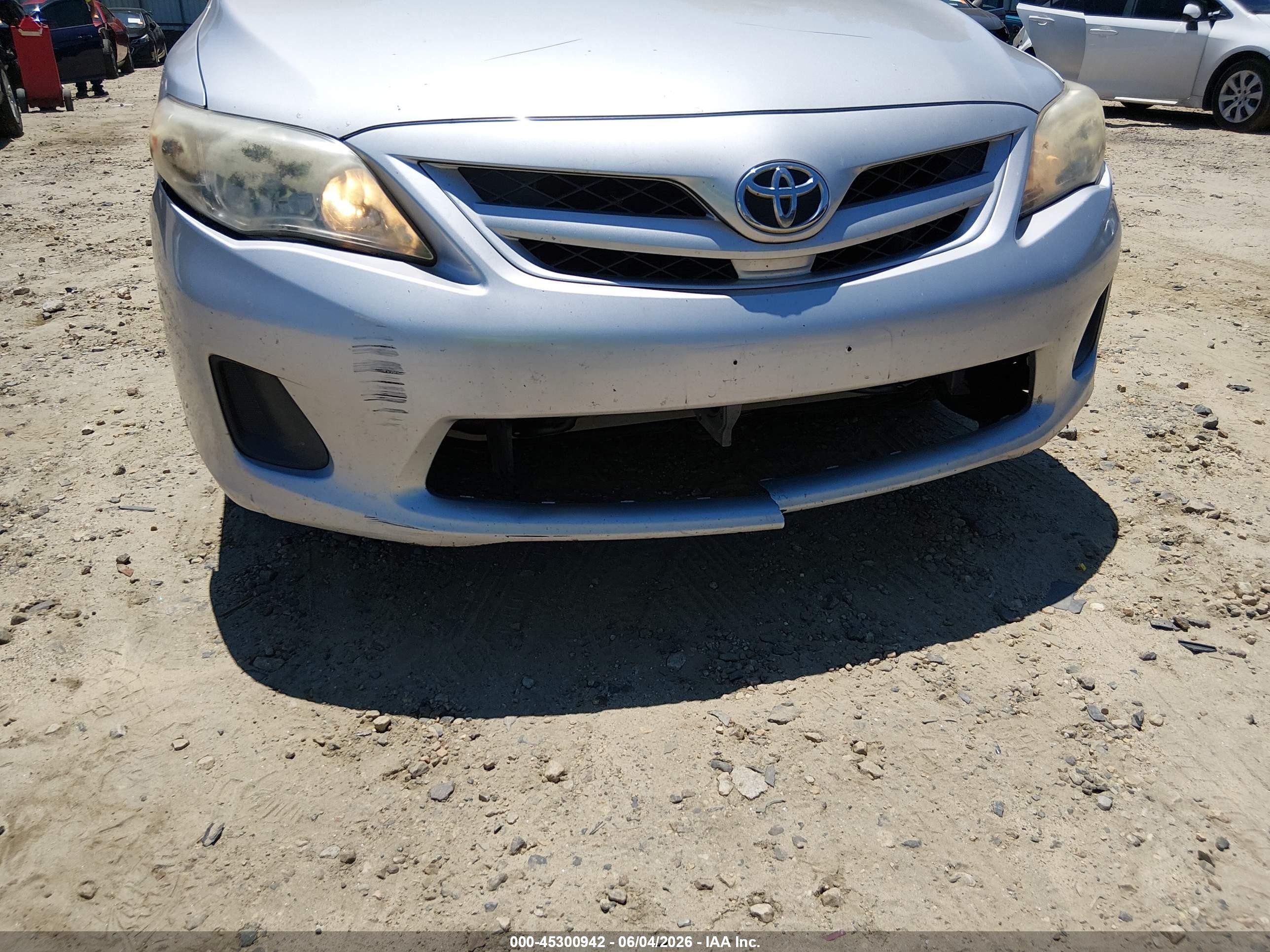2011 Toyota Corolla Le Silver vin: 2T1BU4EE4BC644456