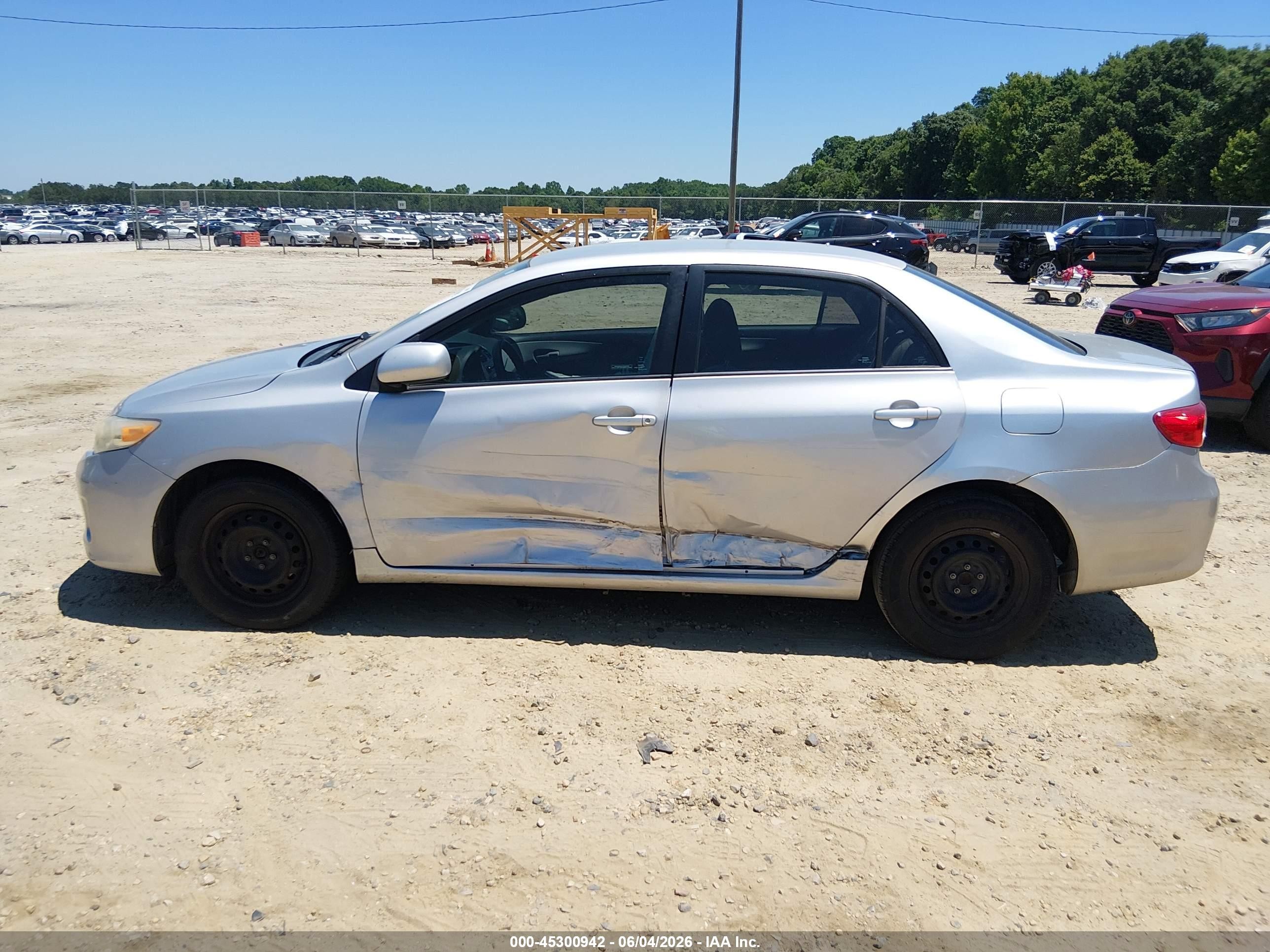 2011 Toyota Corolla Le Silver vin: 2T1BU4EE4BC644456