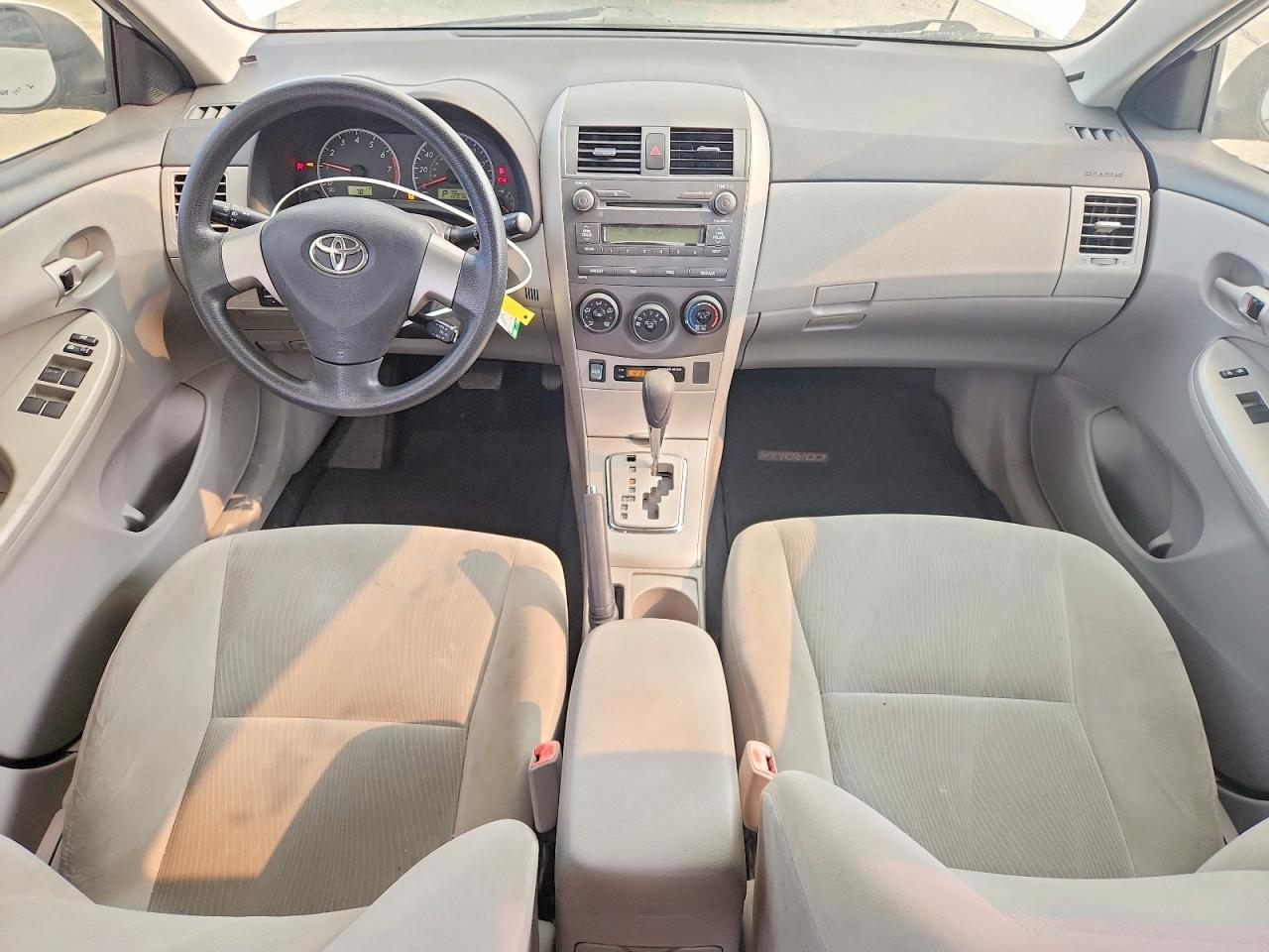 2011 Toyota Corolla Le White vin: 2T1BU4EE4BC649317