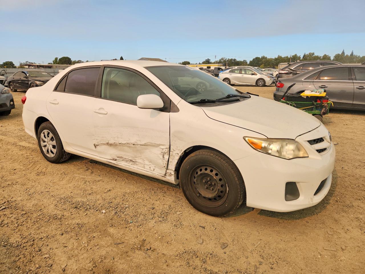 2011 Toyota Corolla Le White vin: 2T1BU4EE4BC649317
