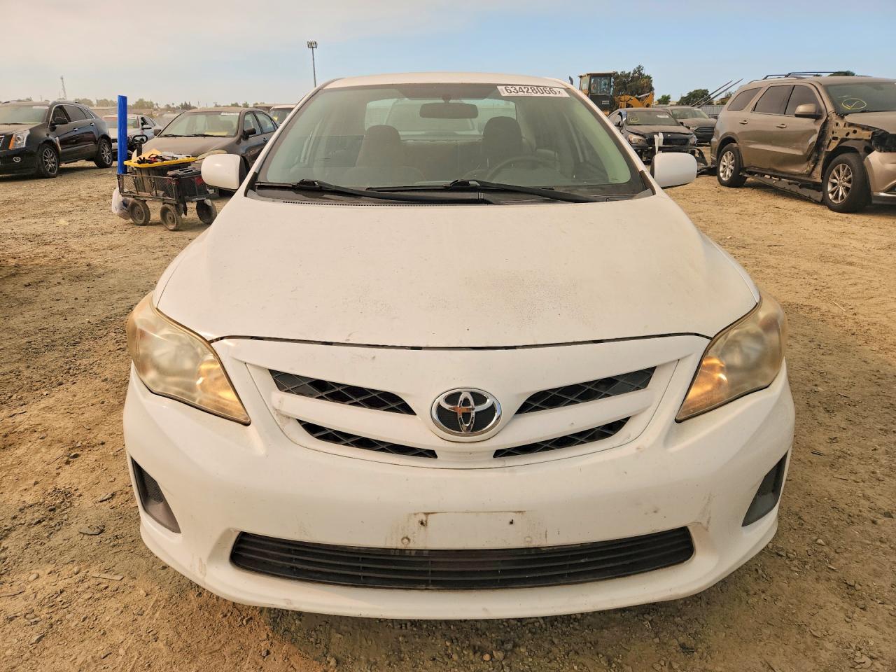 2011 Toyota Corolla Le White vin: 2T1BU4EE4BC649317