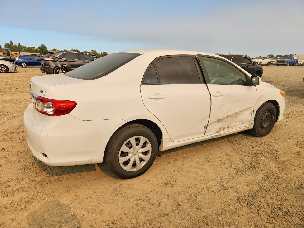 2011 Toyota Corolla Le White vin: 2T1BU4EE4BC649317