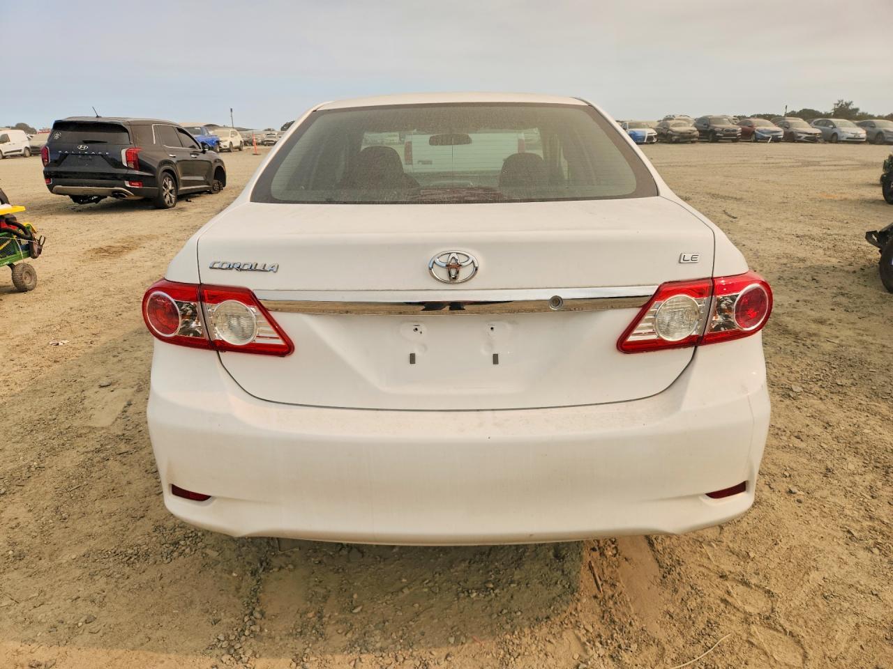 2011 Toyota Corolla Le White vin: 2T1BU4EE4BC649317