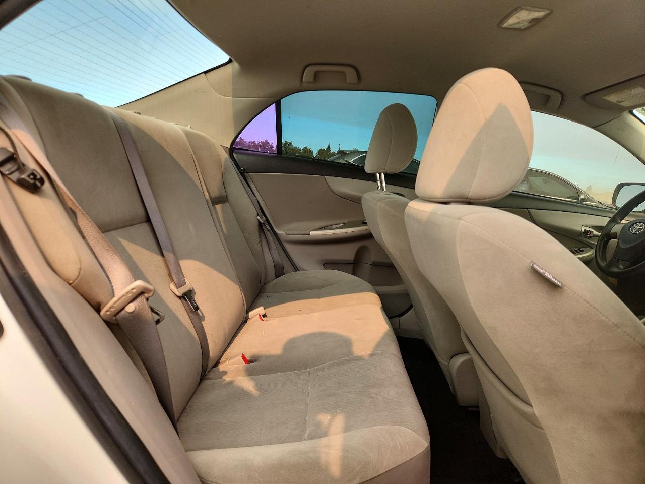 2011 Toyota Corolla Le White vin: 2T1BU4EE4BC649317