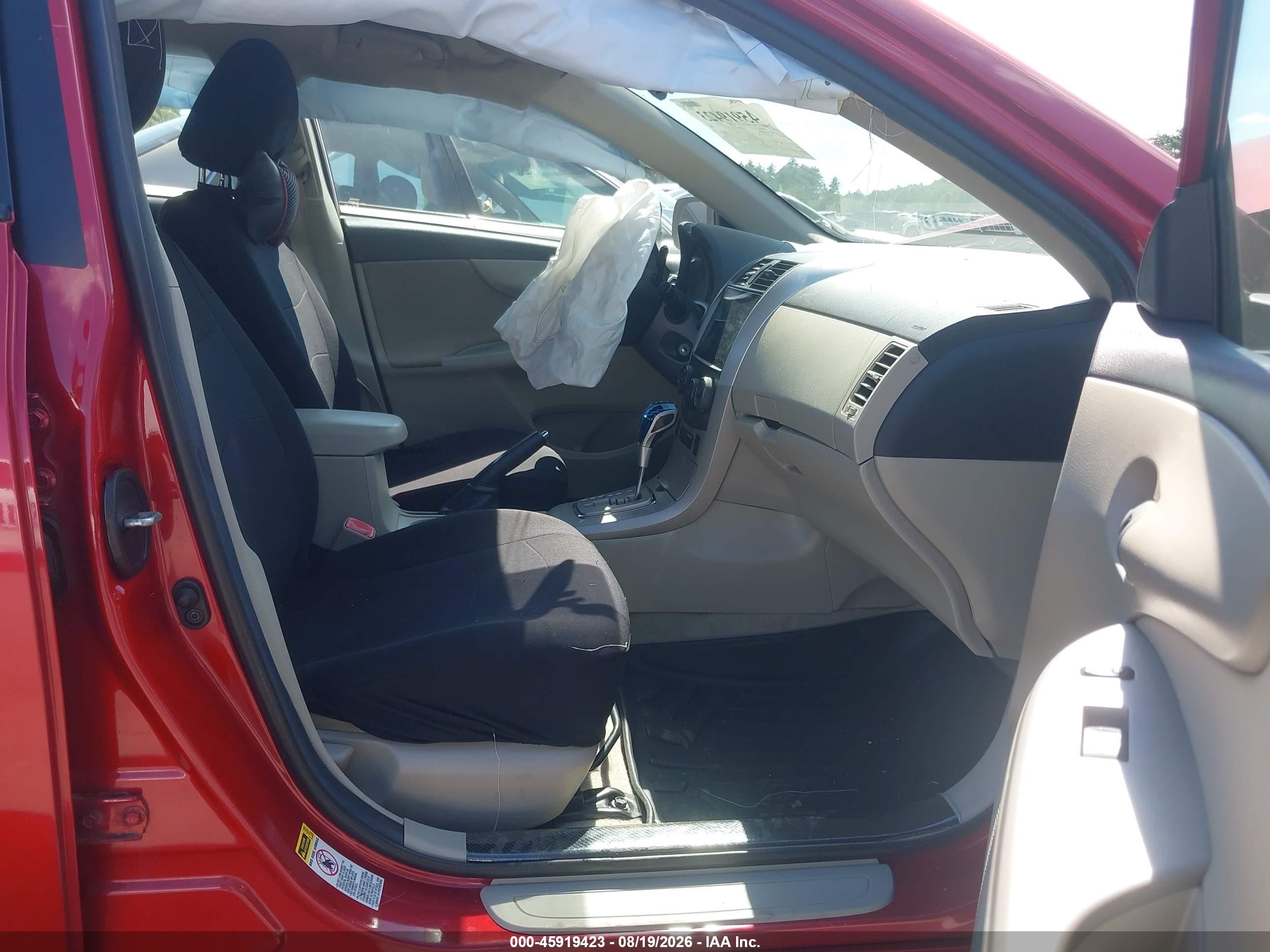 2011 Toyota Corolla Le Red vin: 2T1BU4EE4BC664819