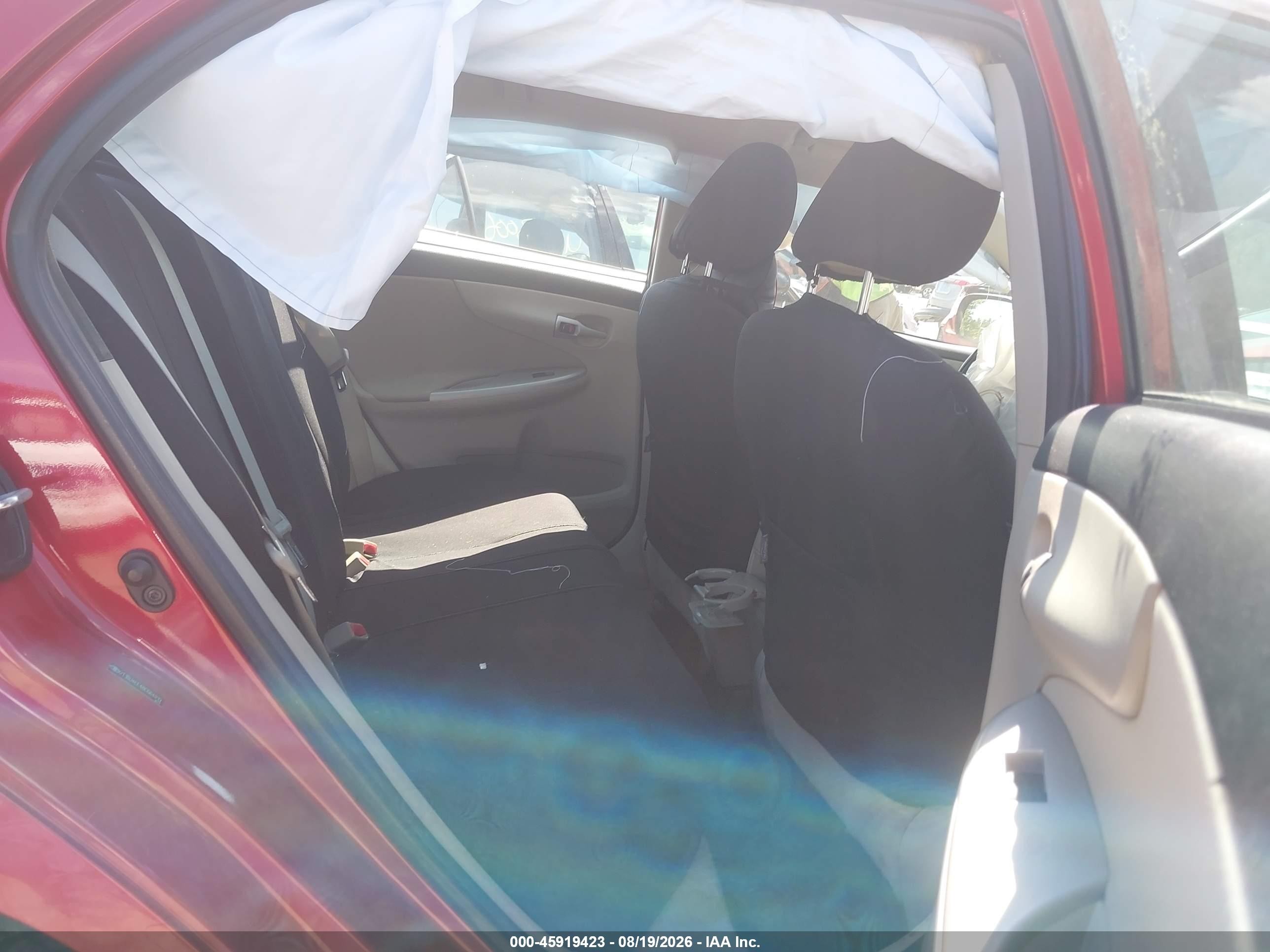 2011 Toyota Corolla Le Red vin: 2T1BU4EE4BC664819