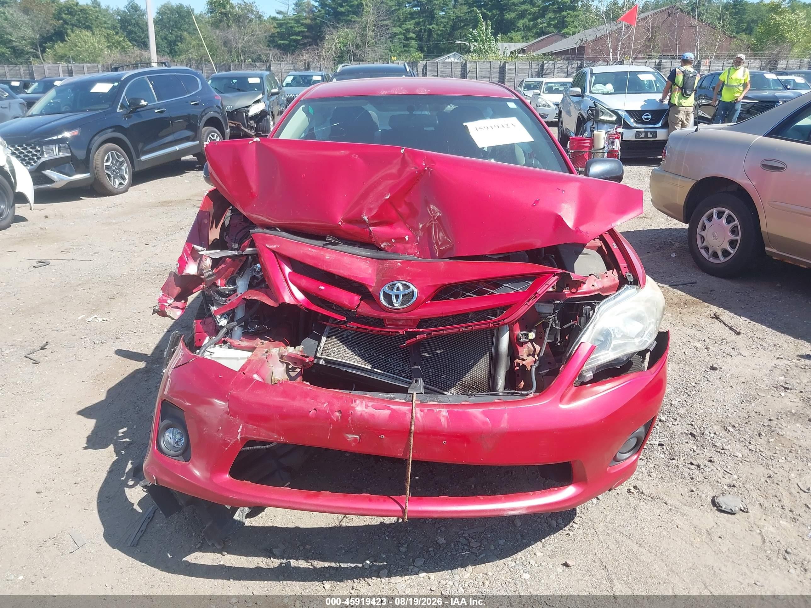 2011 Toyota Corolla Le Red vin: 2T1BU4EE4BC664819
