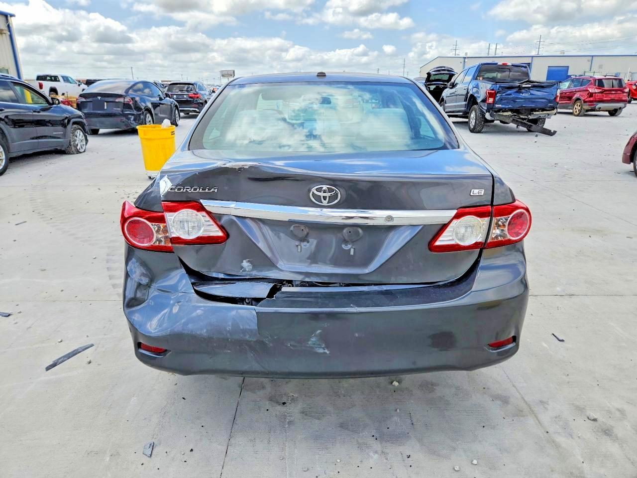 2011 Toyota Corolla Le Gray vin: 2T1BU4EE4BC668689