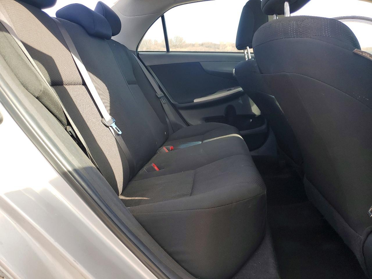 2011 Toyota Corolla S Silver vin: 2T1BU4EE4BC686805