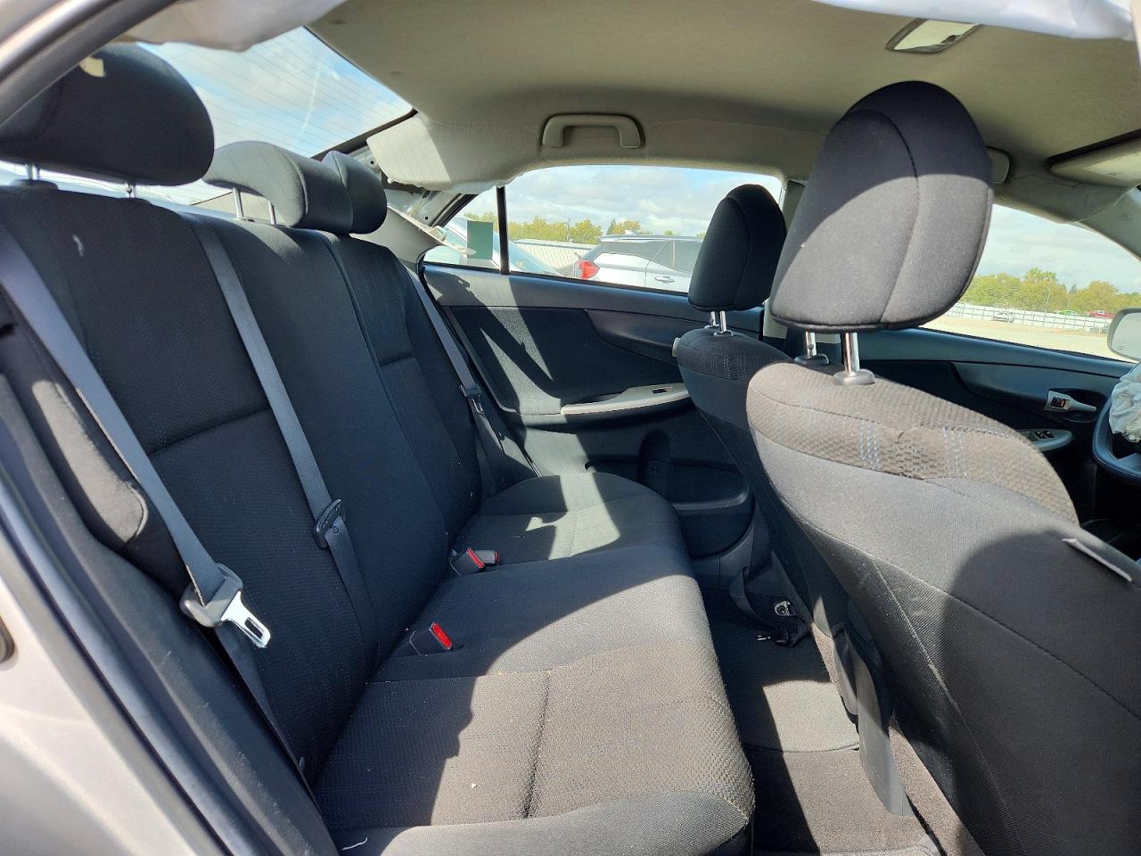 2011 Toyota Corolla S Silver vin: 2T1BU4EE4BC688957
