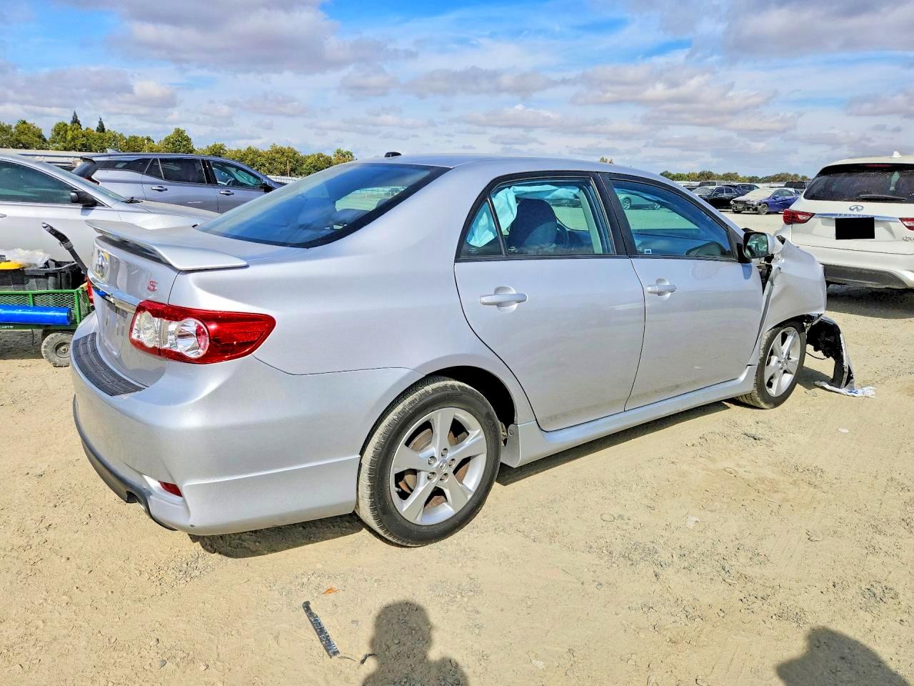 2011 Toyota Corolla S Silver vin: 2T1BU4EE4BC688957