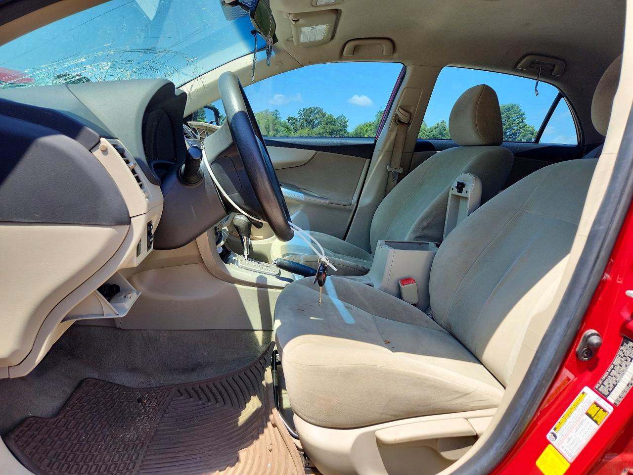 2011 Toyota Corolla Le Red vin: 2T1BU4EE4BC698355