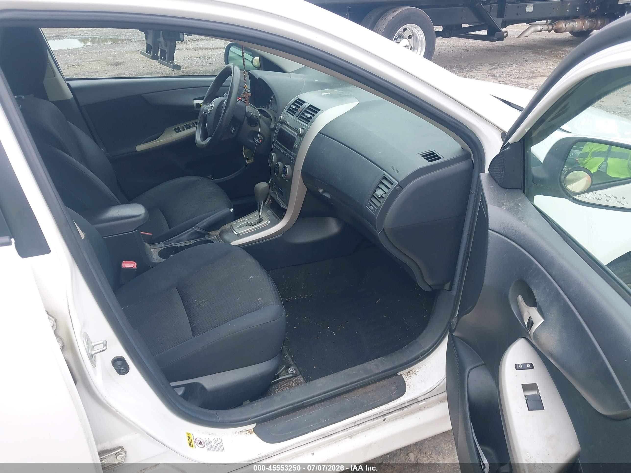 2011 Toyota Corolla S White vin: 2T1BU4EE4BC717230