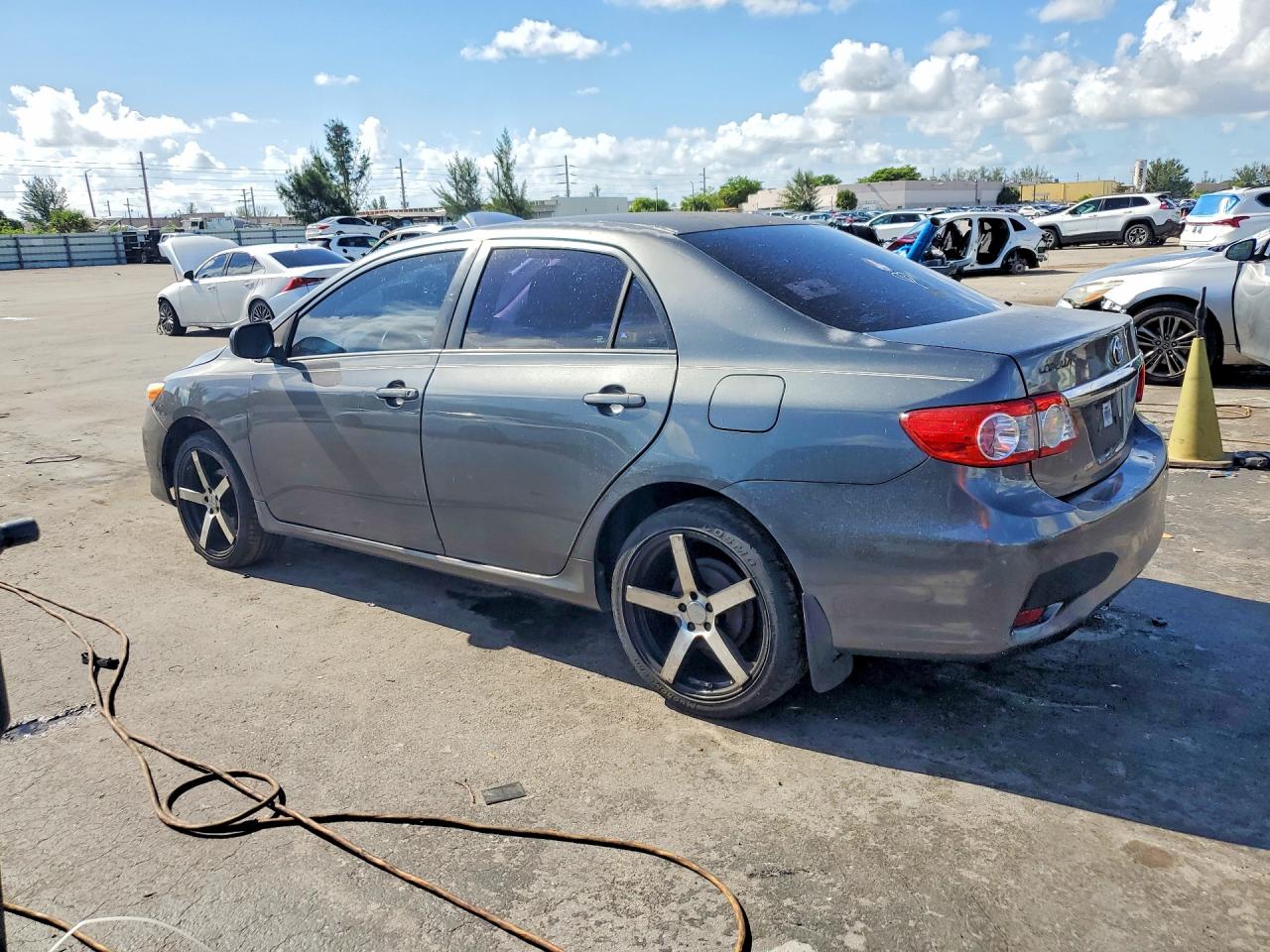 2011 Toyota Corolla Le Gray vin: 2T1BU4EE4BC721455