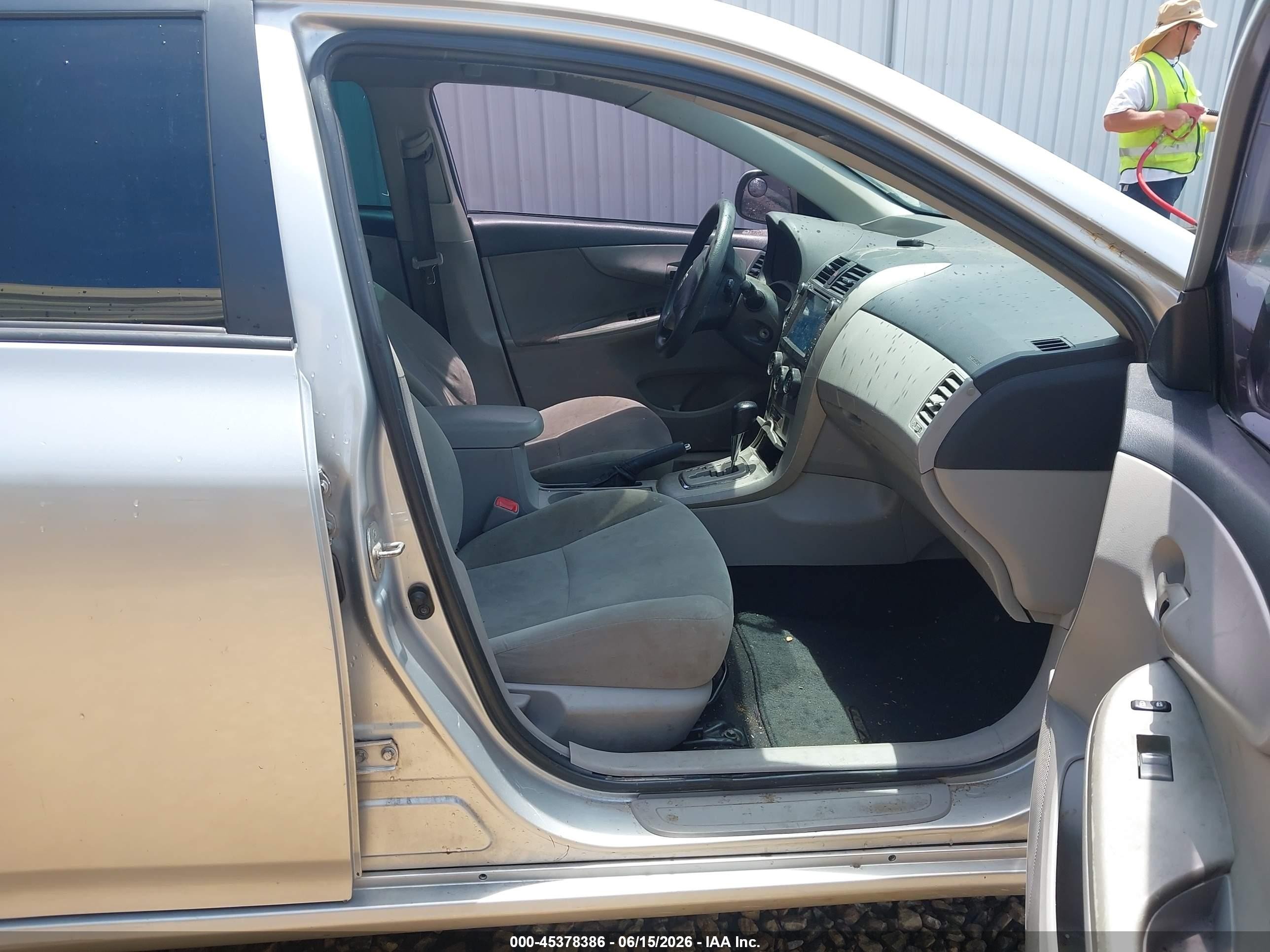 2011 Toyota Corolla Le Silver vin: 2T1BU4EE4BC750292