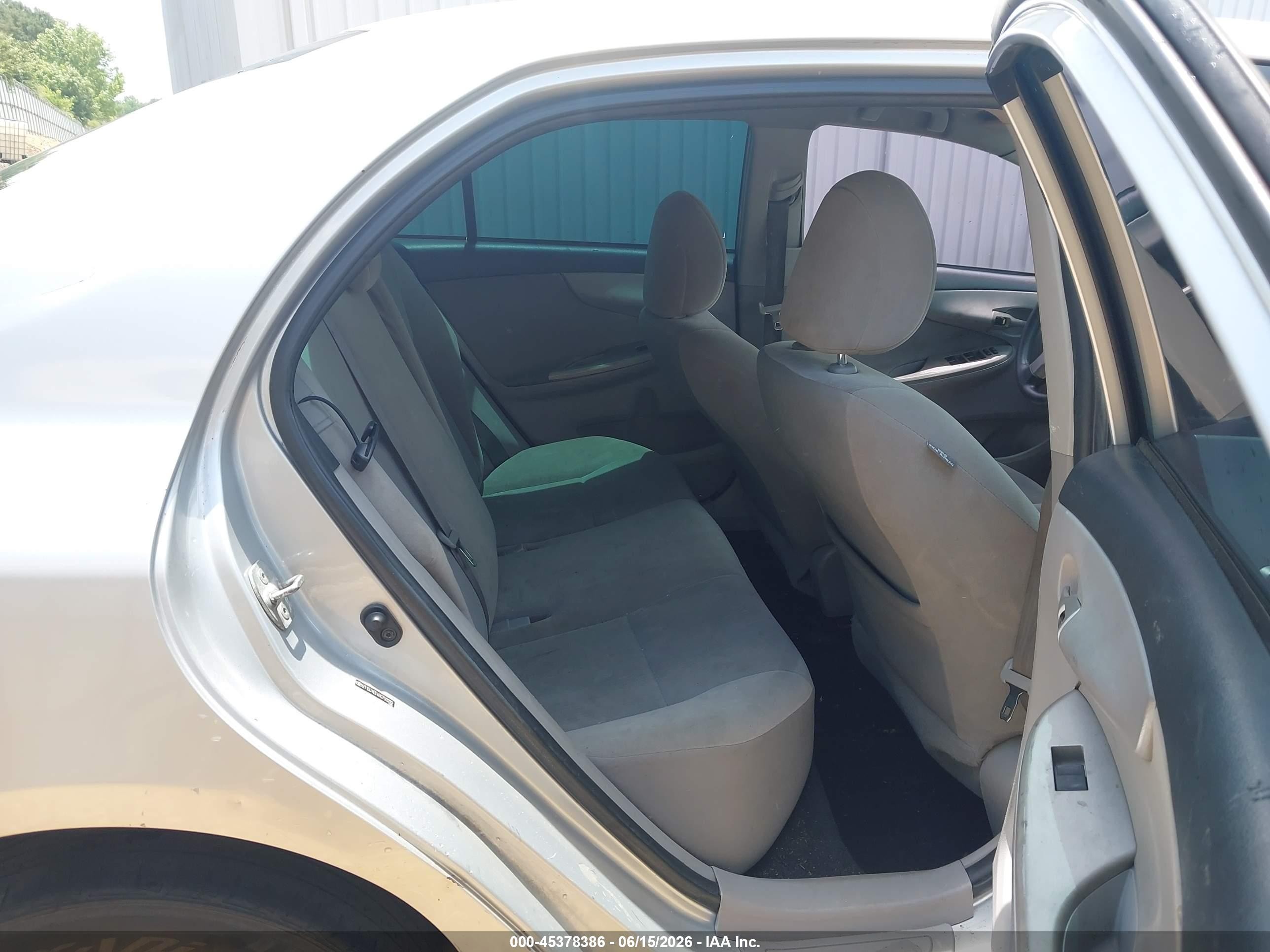 2011 Toyota Corolla Le Silver vin: 2T1BU4EE4BC750292