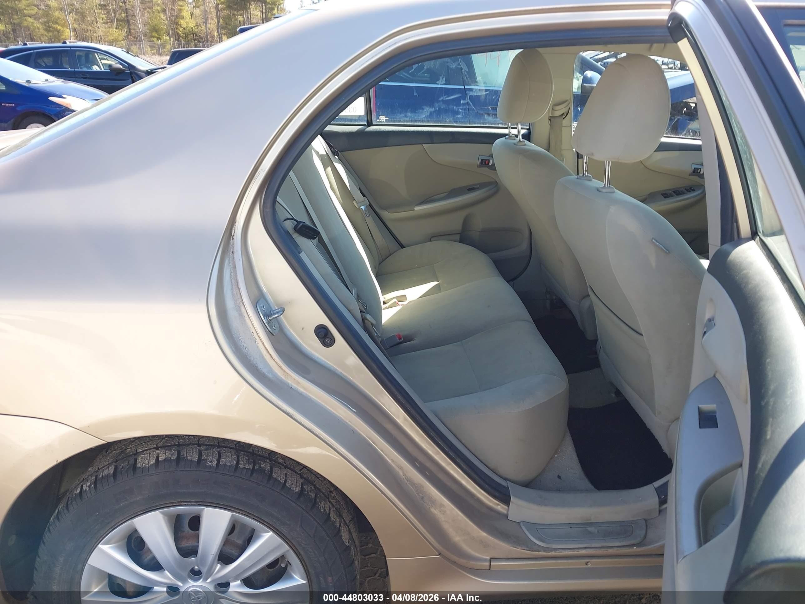 2012 Toyota Corolla Le Gold vin: 2T1BU4EE4CC824974