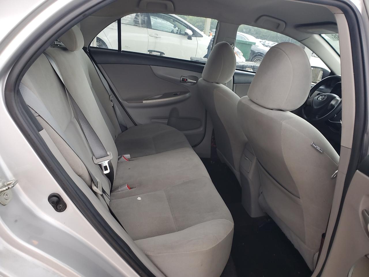 2012 Toyota Corolla Le Silver vin: 2T1BU4EE4CC867436