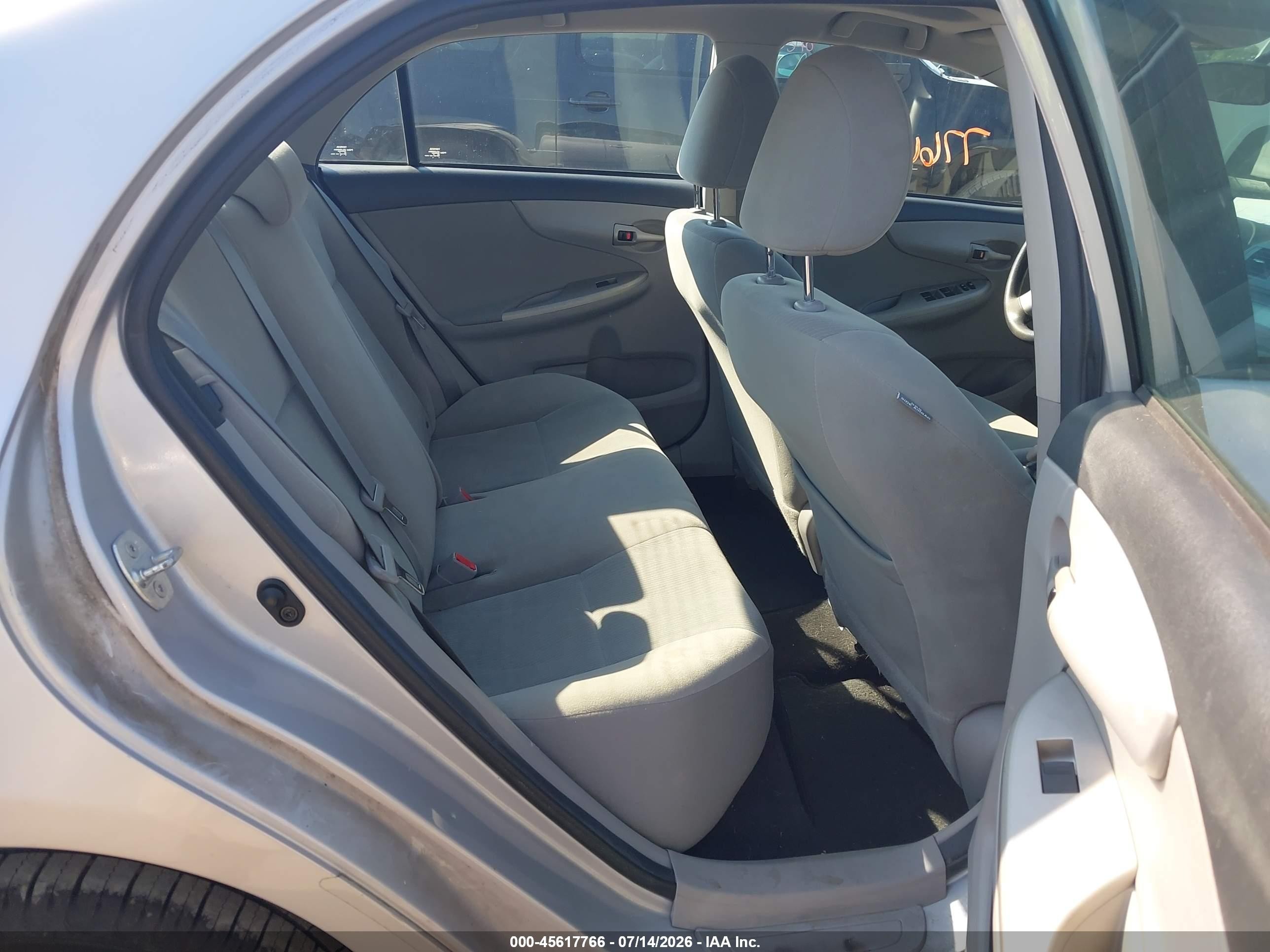 2012 Toyota Corolla Le Silver vin: 2T1BU4EE4CC871325