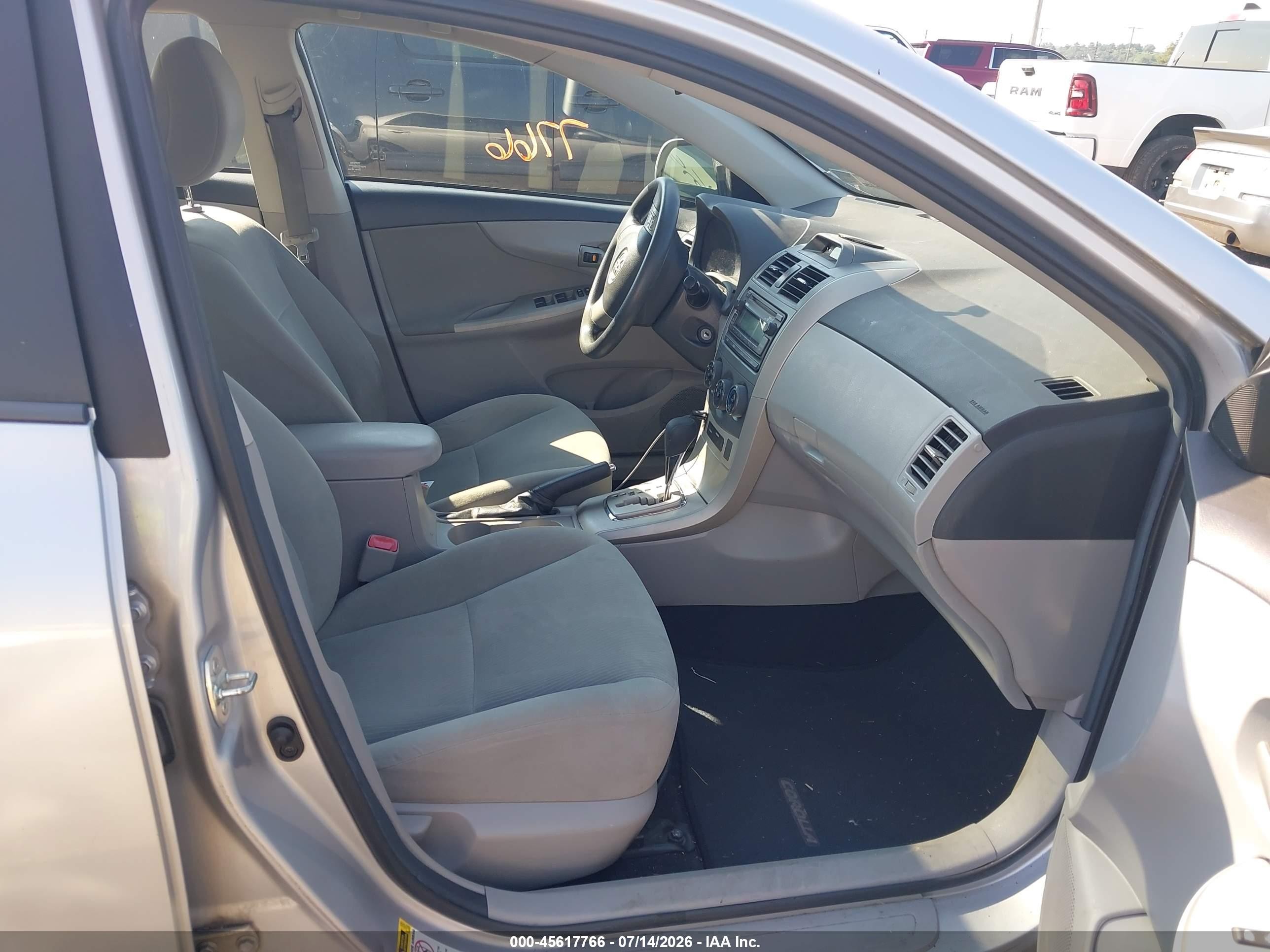 2012 Toyota Corolla Le Silver vin: 2T1BU4EE4CC871325