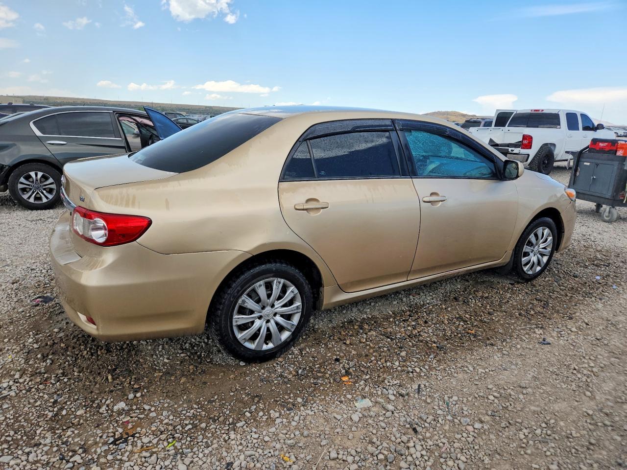 2012 Toyota Corolla Le Gold vin: 2T1BU4EE4CC871759