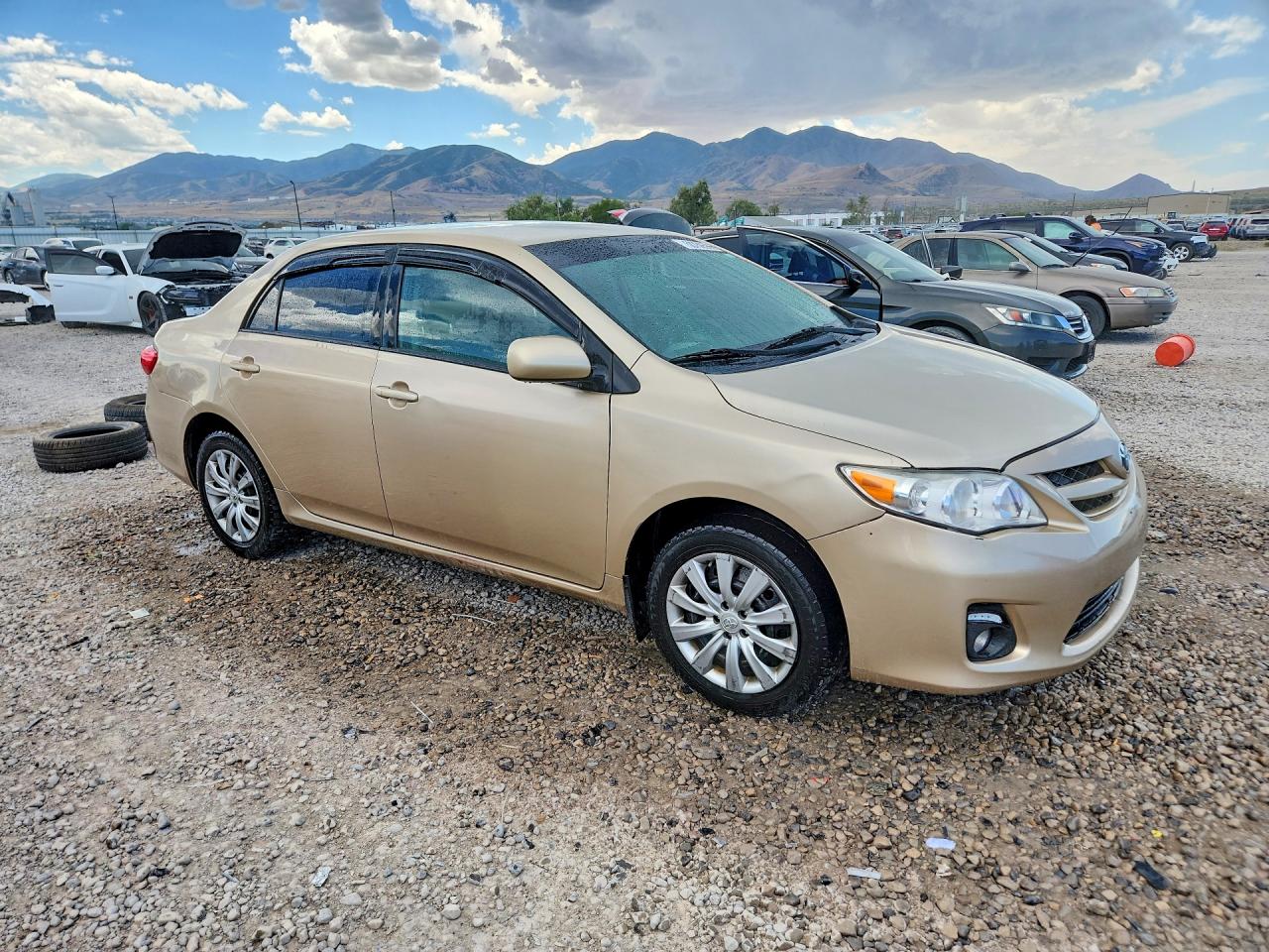 2012 Toyota Corolla Le Gold vin: 2T1BU4EE4CC871759