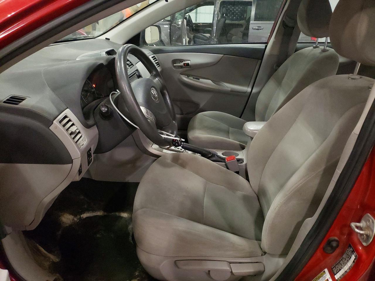 2013 Toyota Corolla Le Red vin: 2T1BU4EE4DC001351